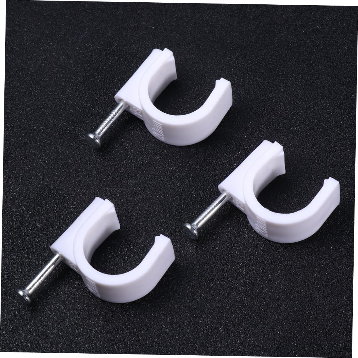 NUOBESTY Lot de 100 Clips de Câble en Pvc Blanc, Clous en Acier, Fixation Murale pour Tubes Cuivre, Installation Facile pour Câblage Intérieur
