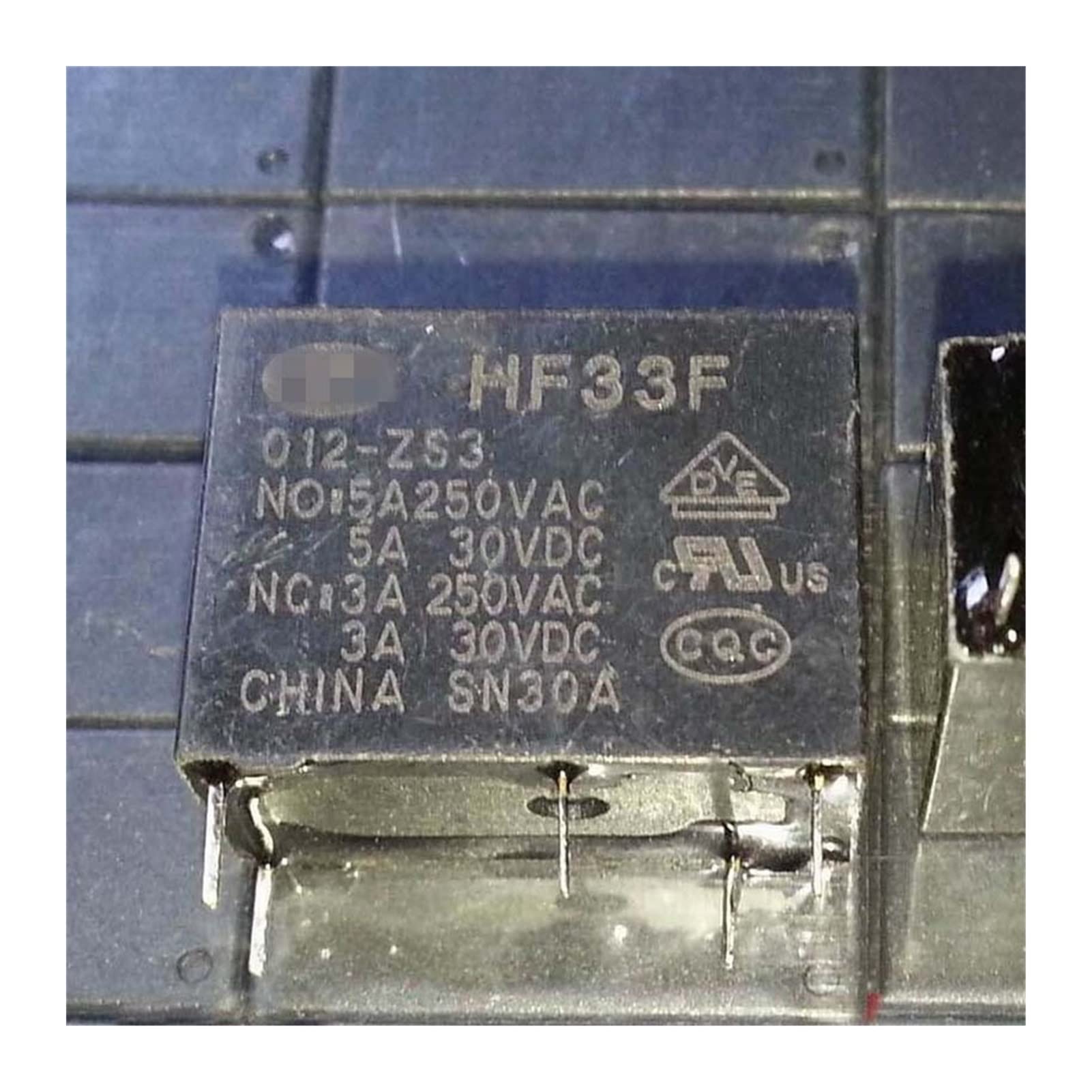 Relais HF33F 012-ZS3 5 broches 5A composant de commutation pour circuit imprimé PCB
