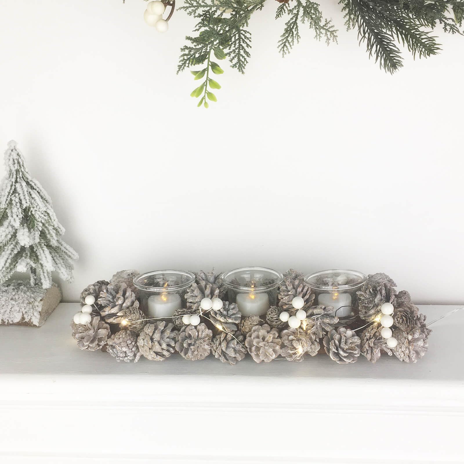Mr Crimbo Rustic Pre-Lit Christmas Candle Holder – Wooden Twig Centrepiece with 3 Glass Tealight Holders, Pine Cones, Snowberries & 10 Warm White LED Lights, Battery Operated