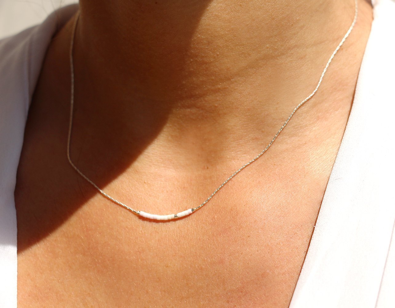 Collier fin choker, chaine serpent argent massif 925, et perles miyuki rose pâle et blanc