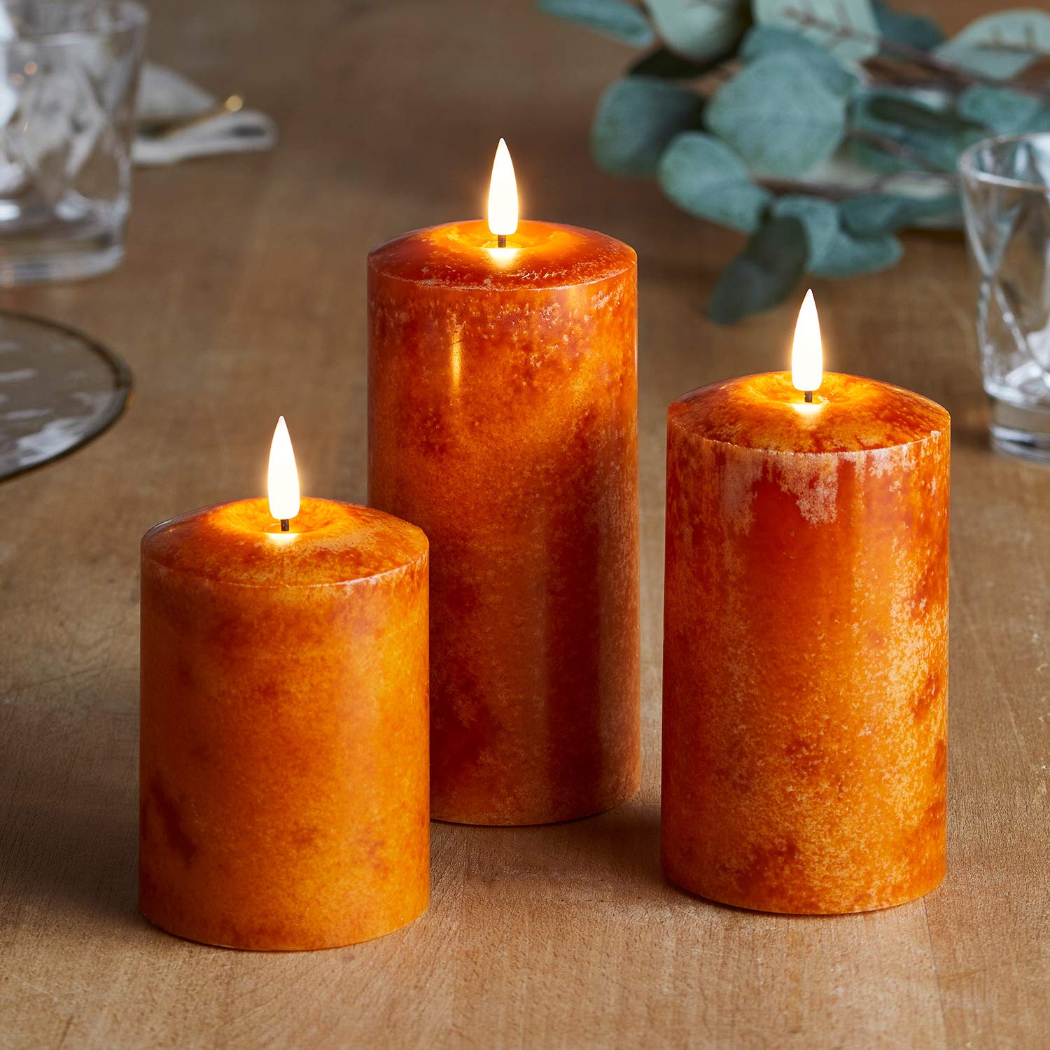 Lights4fun Set di 3 Candele LED Decorative Arancioni TruGlow®, a Pile per Uso in Interni, Decorazioni per Halloween
