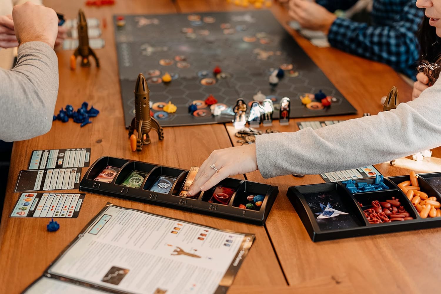 CATAN Starfarers - English: Brettspiel für Strategie-Fans ab 12 Jahren, für 6 Spieler