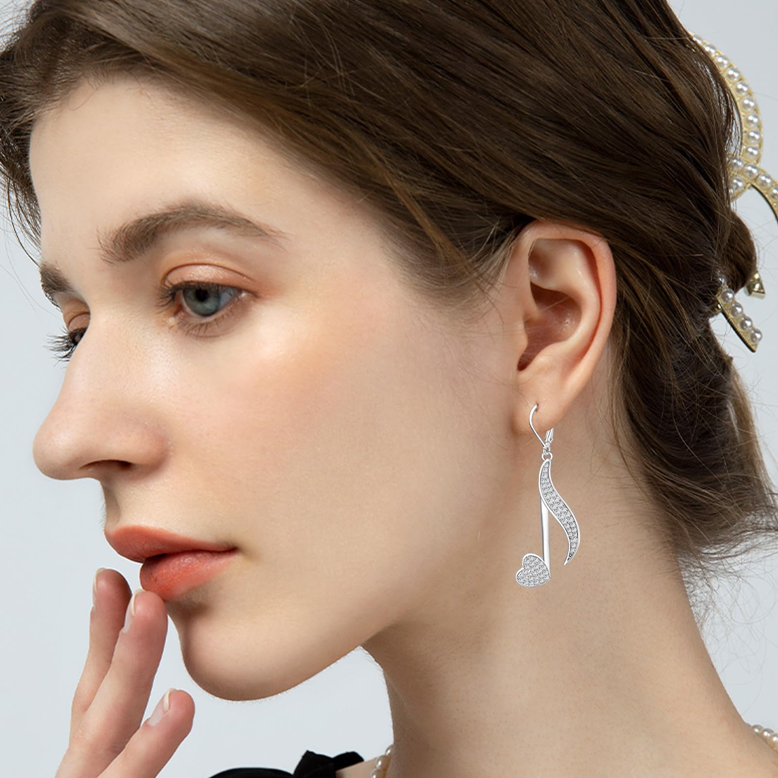 Silberne Ohrringe mit Violinschlüssel-Motiv, Zirkonia, Herzform, Musiknote, Schmuck, Geschenke für Frauen, Musikliebhaber, Konzert