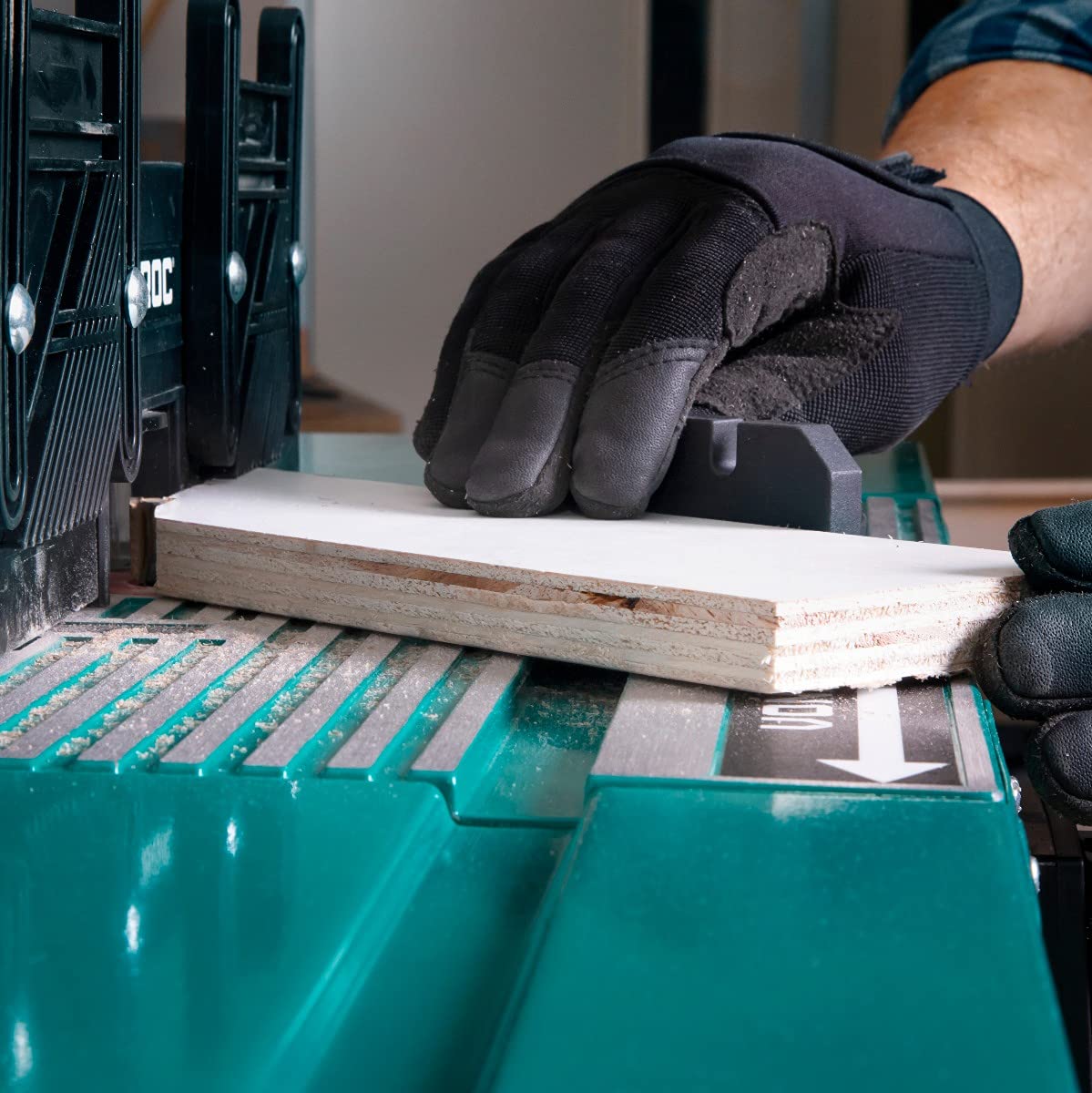 VONROC Banco Tavolo Universale per Fresatrici - Superficie 870x335mm, Potenza 1800W, Costruzione Robusta in Metallo, Sicurezza e Pulizia Ottimali