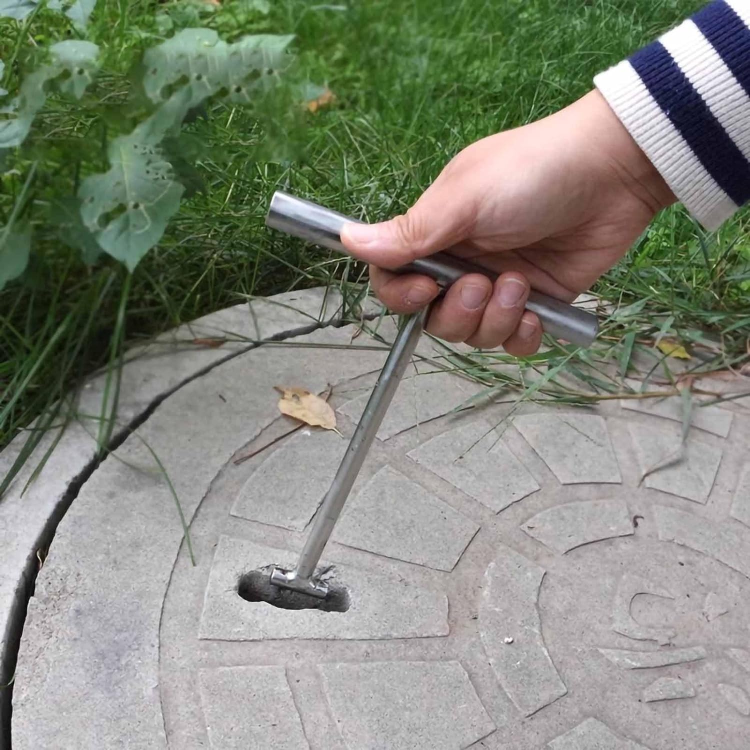 Hak pokrywy włazu, 12 mm pokrywa włazu ze stali nierdzewnej, narzędzie do podnoszenia haka do podnoszenia, wytrzymały metalowy ściągacz, trwały długość 71 cm dla łatwego podnoszenia i przenoszenia