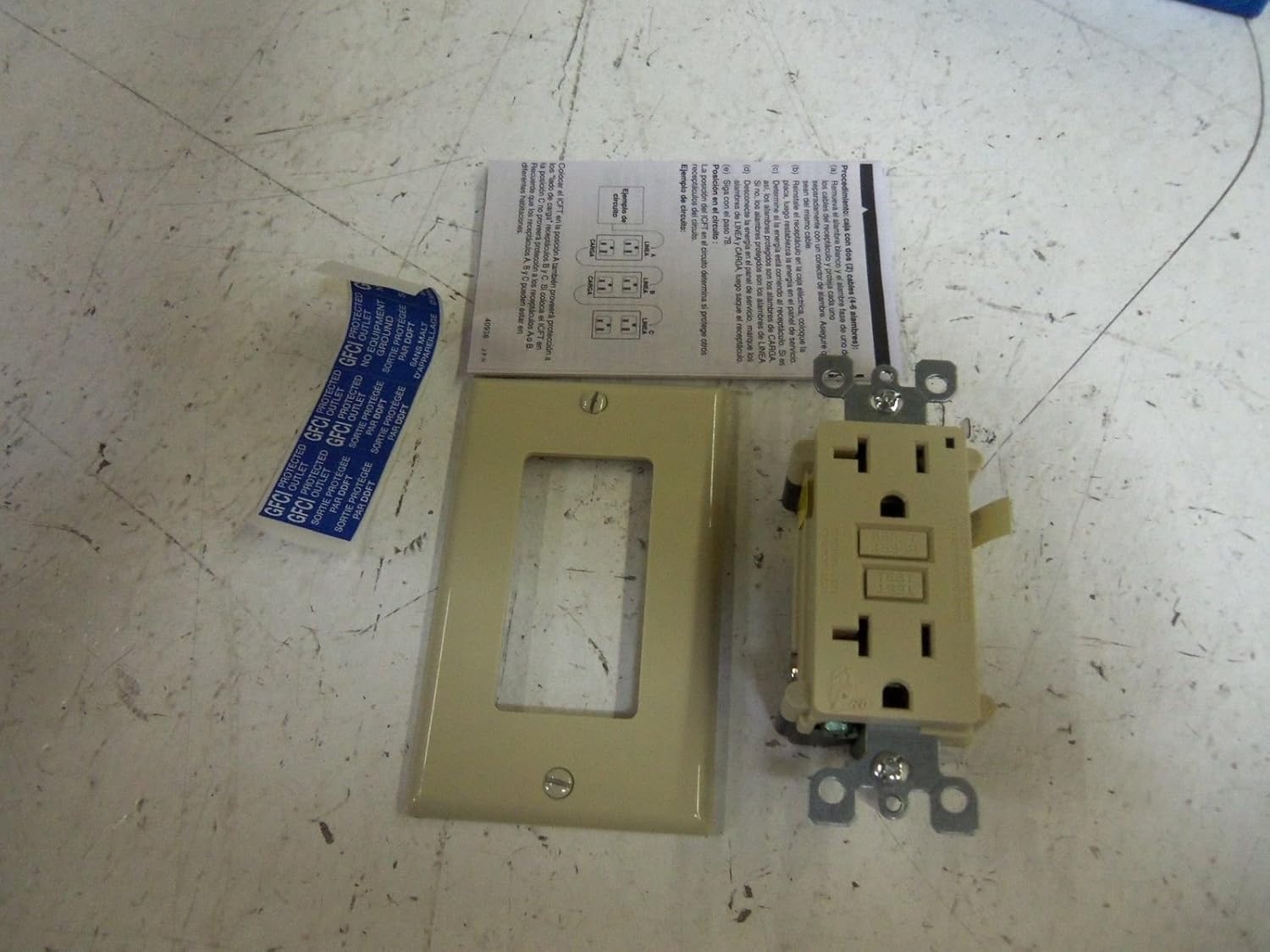 Leviton 7899-I 20 Amp 125 Volt, SmartlockPro GFCI, with Indicator Light, Nylon Wallplate and Screws Included, Ivory