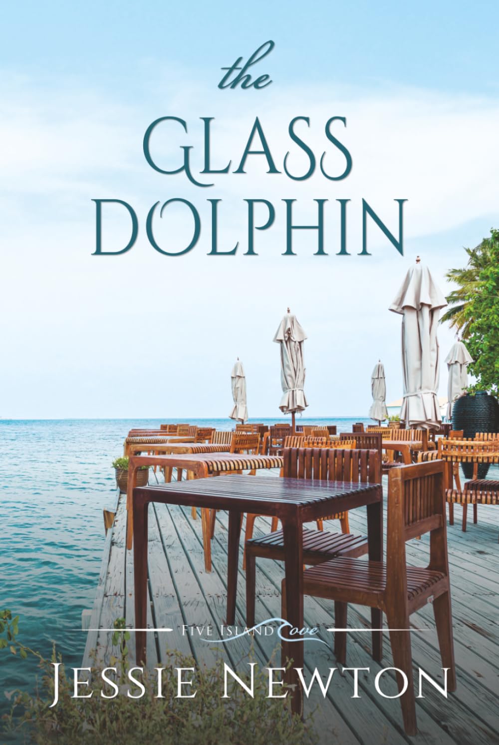 The Glass Dolphin: Romantic Women's Friendship Fiction (Five Island Cove)