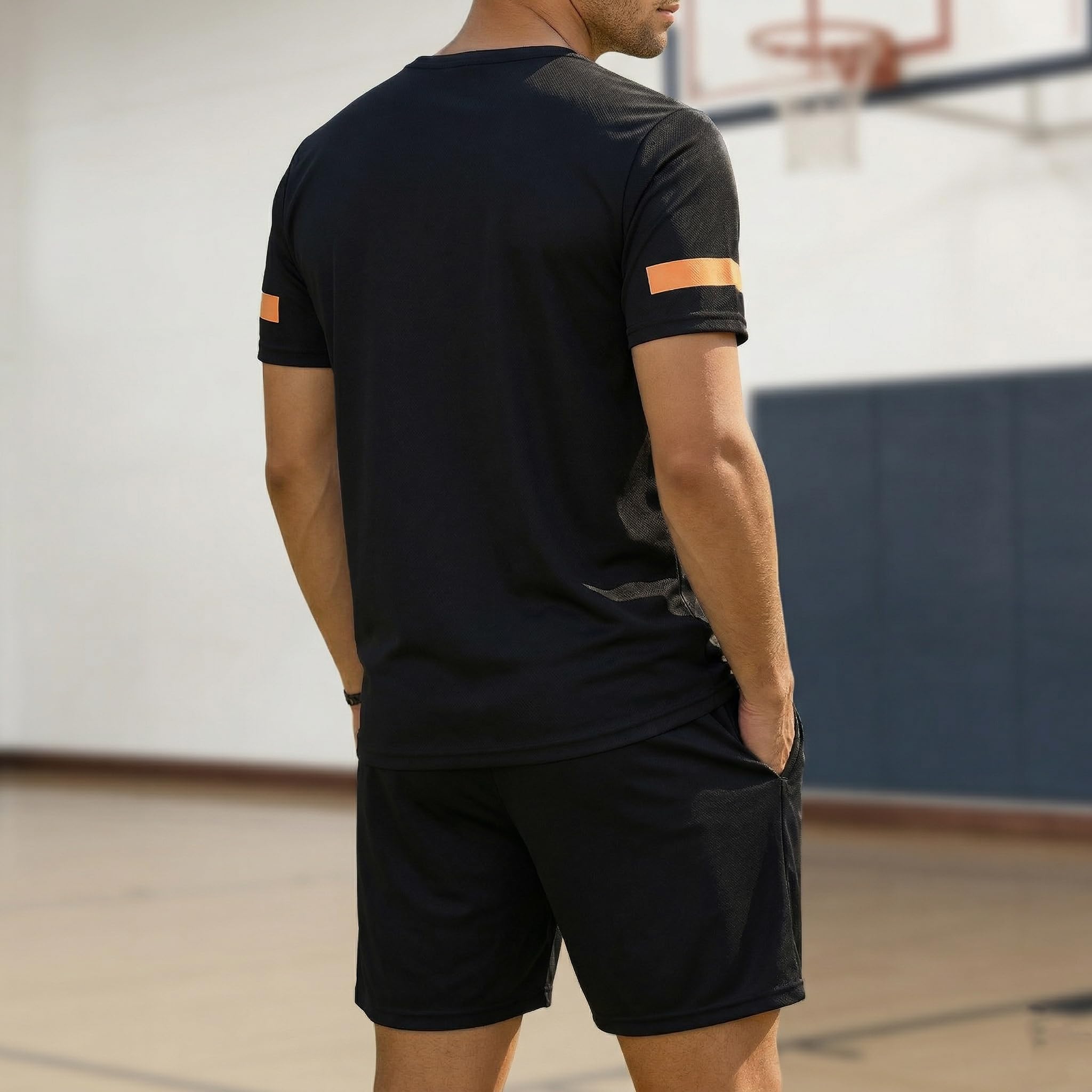 Conjunto de entrenamiento deportivo de 2 piezas para hombre, camiseta de manga corta que absorbe la humedad y pantalones cortos holgados, ropa de gimnasio — view 2