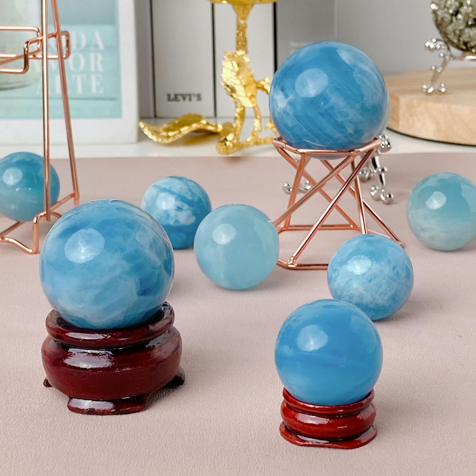Bola de Cristal de Aguamarina con Soporte de Madera, Orbe de Esfera de Cuarzo de Cristal Natural Hecho a Mano para Meditación, Feng Shui, Adivinación, Magia, Decoración del Hogar,45~50mm