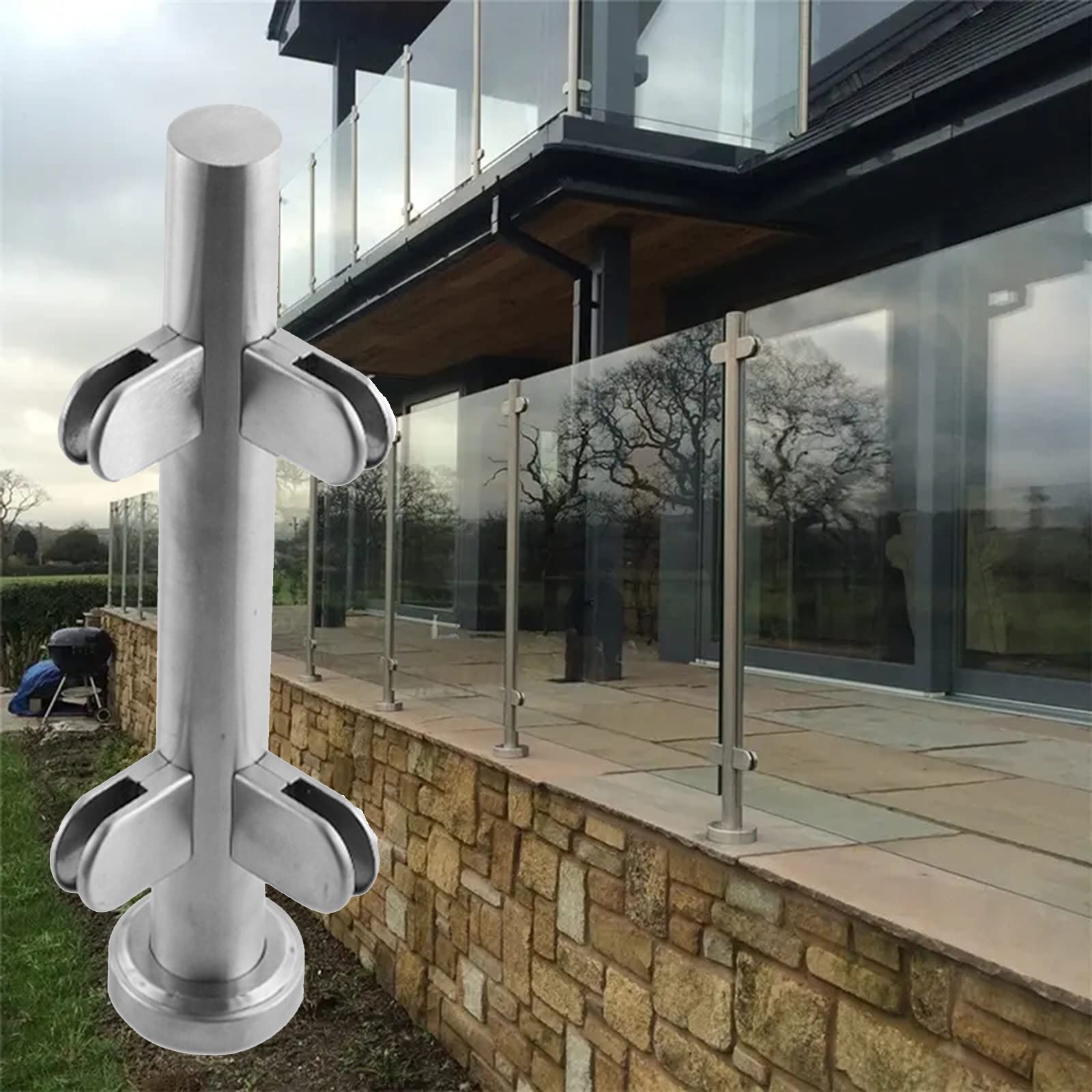 Fixations de garde-corps en verre pour sublimer la vue de votre terrasse de cour
