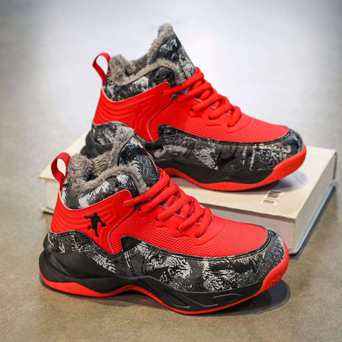 Chaussures de Basketball Enfant Hiver Chaud Fourré Peluche Hautes Semelle Antidérapante PU Baskets Garçons Filles