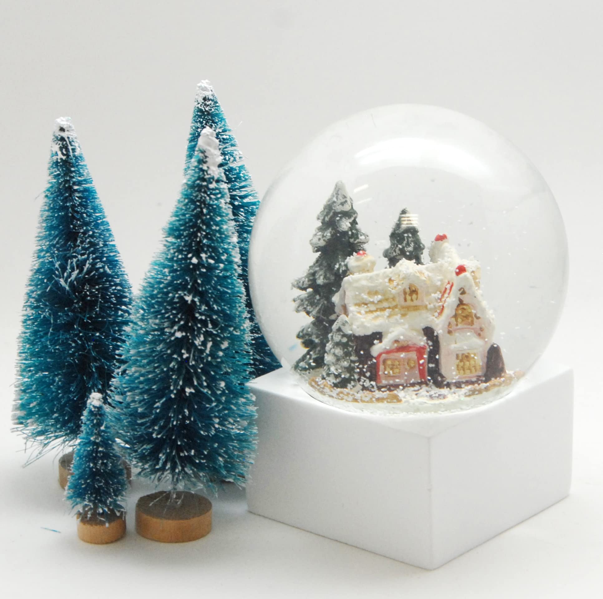 Schneekugel Zuckerbäckerhaus, Sockel weiß eck, Pure-Line, Durchmesser 100mm Schüttelkugel, 20128