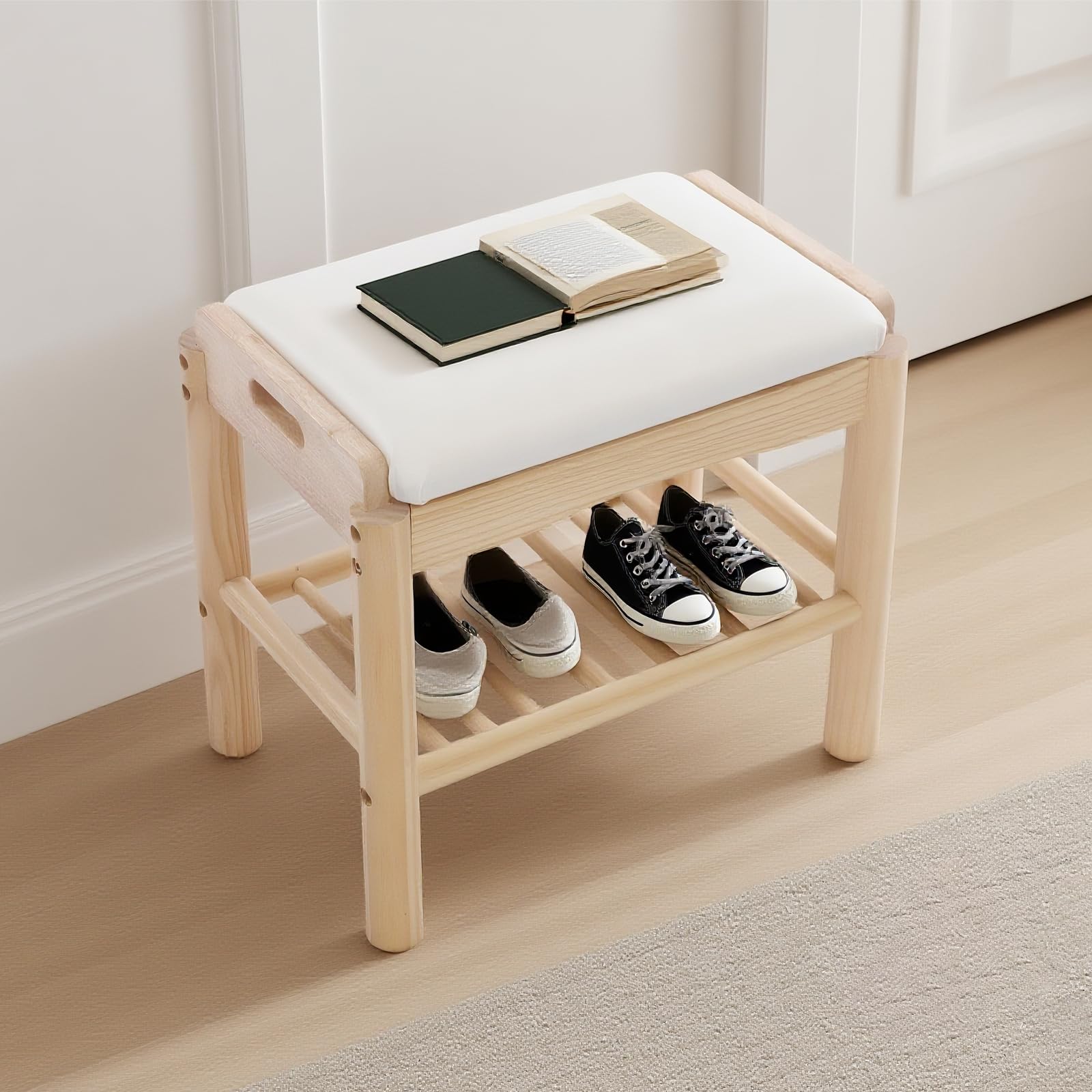 Scarpiera con cuscino 45 x 30 x 40 cm in legno di pino fino a 100 kg | La seduta imbottita facilita la vestibilità, mentre la scarpiera mantiene le scarpe ordinate e a portata di mano.