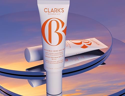 Miniatura 9 de Invisible Hero SPF 30 Protector solar antienvejecimiento y ácido hialurónico, 1.7 onzas líquidas (1.7fl oz)