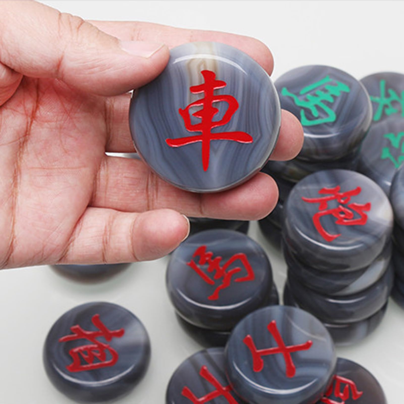 Chinesisches Schachspiel mit Achat-Schachfigur und faltbarem Brett Xiangqi