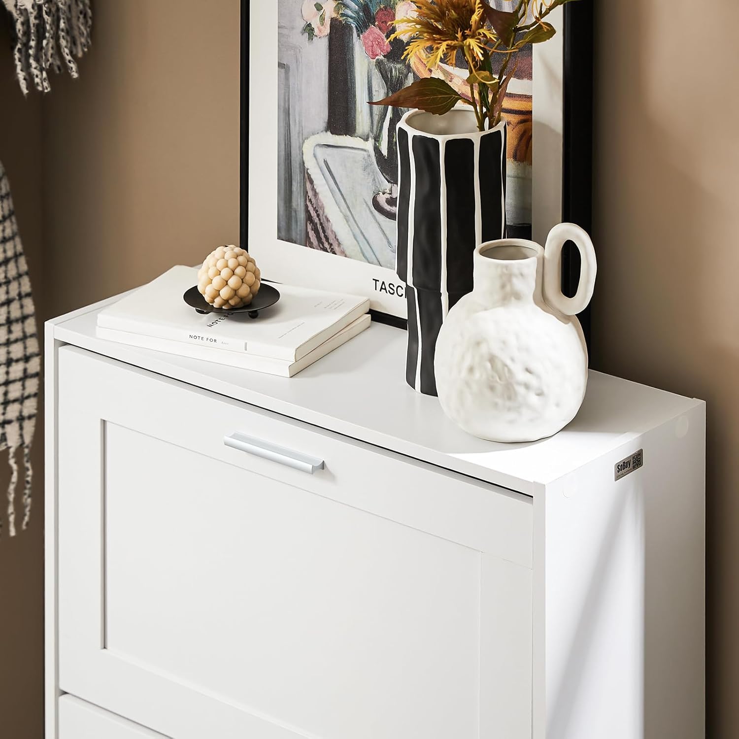 Top surface of the shoe cabinet, suitable for decorative items