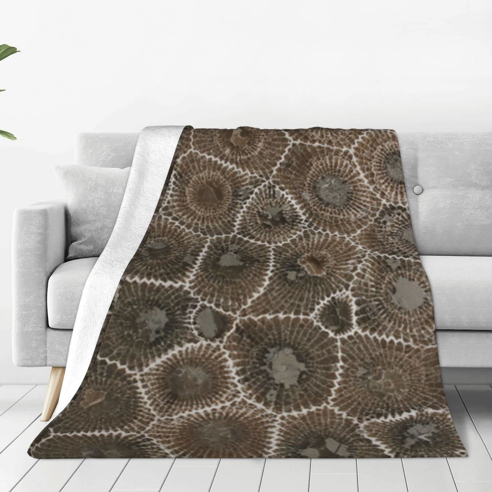 Couverture en flanelle imprimée pierre pour un moment cocooning au salon