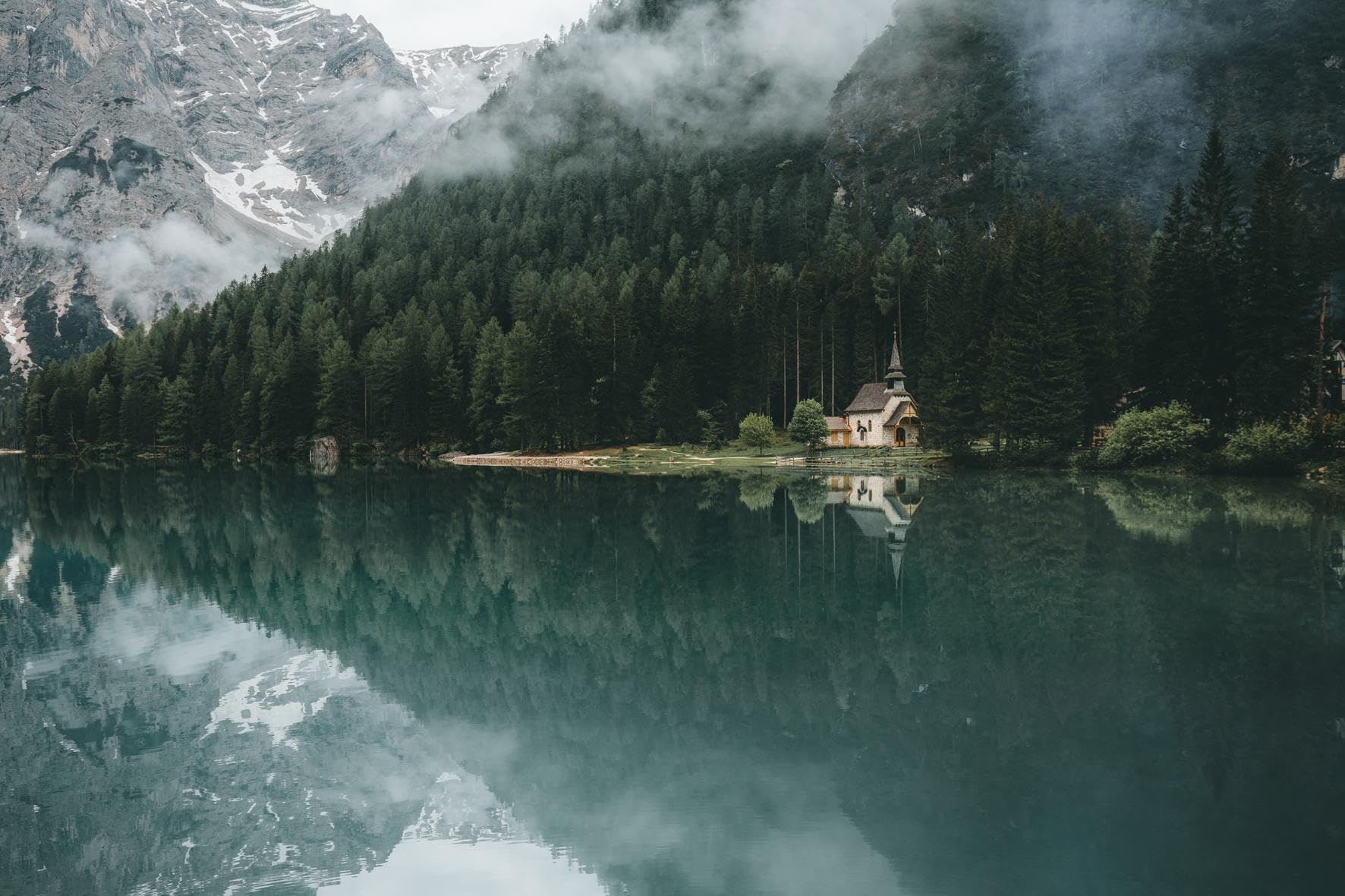 Escape Discovering the Dolomites. A Visual Journey and Adventures /anglais/allemand