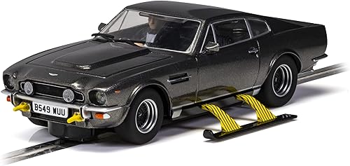 Scalextric C4239 James Bond Aston Martin V8 - Las luces de día, color negro