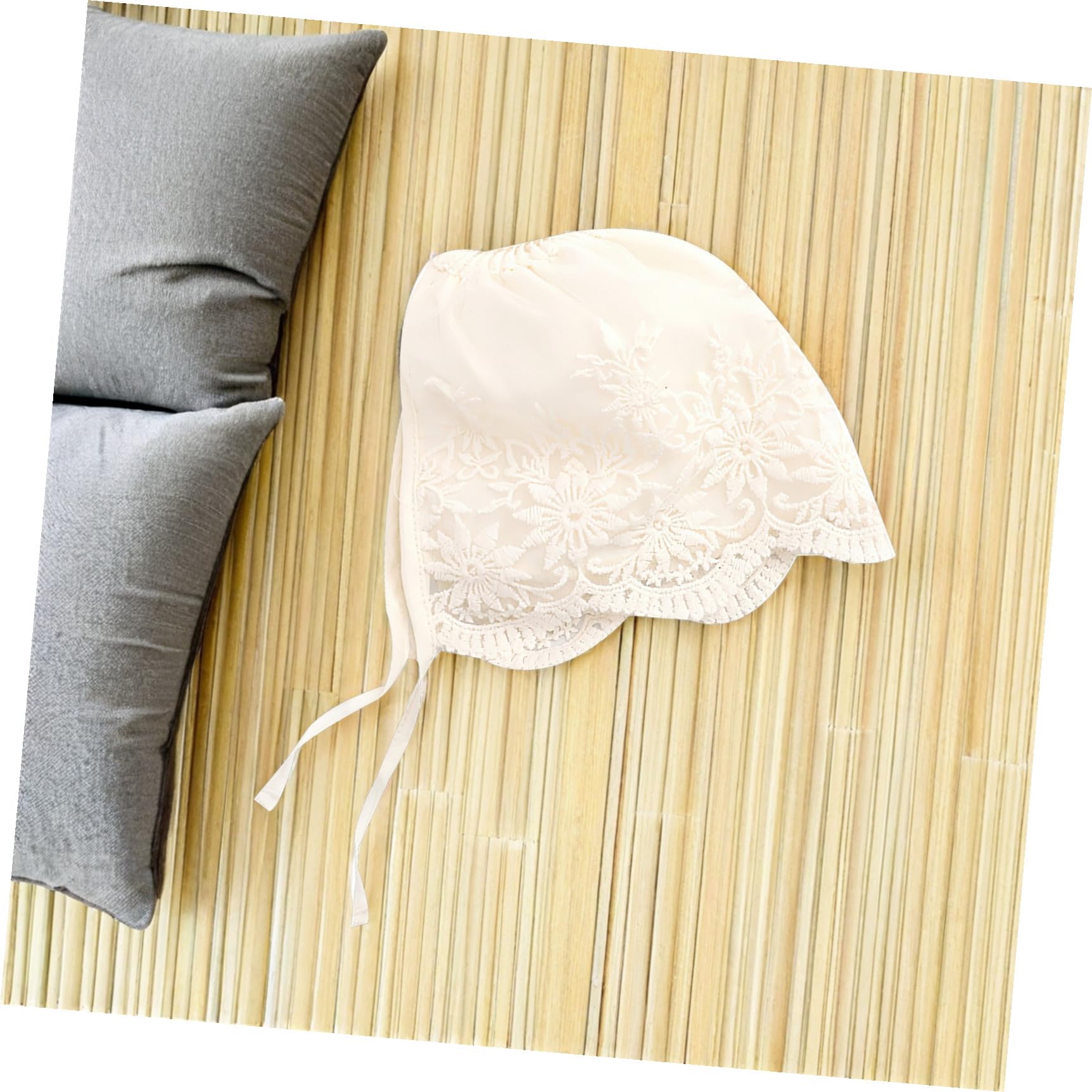 SOLUSTRE 2 Pezzi Cappellini Neonata in Pizzo Beige, Morbidi e Traspiranti, per Battesimi e Cerimonie, Eleganti per Bambina
