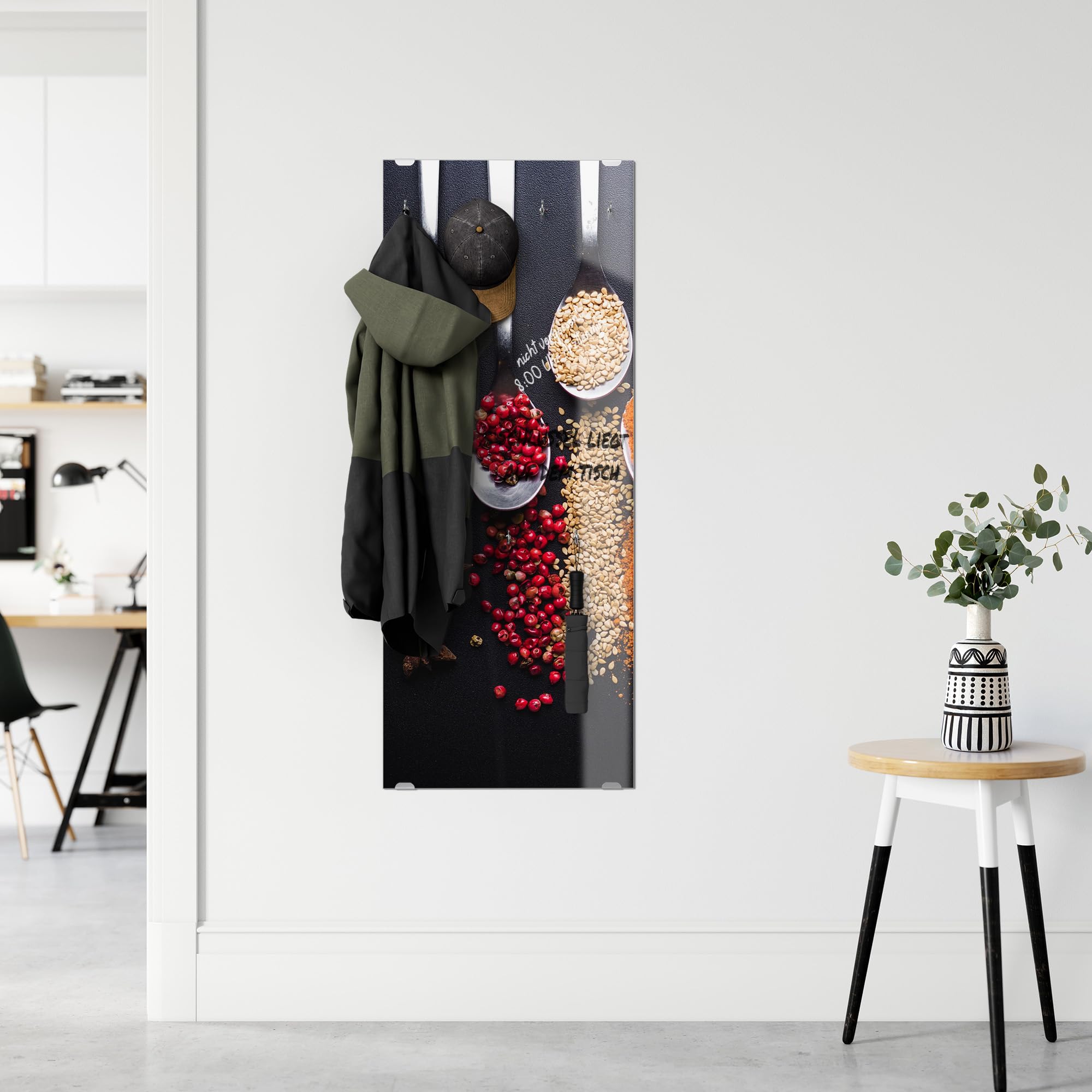 DEQORI Kleiderhaken aus Glas mit Motivdruck | Design vertikal, 50x125 cm | Motiv Kochlöffel mit Gewürzen | ESG-Sicherheitsglas mit 7 Haken – beschreibbar & montagefreundlich – pflegeleicht