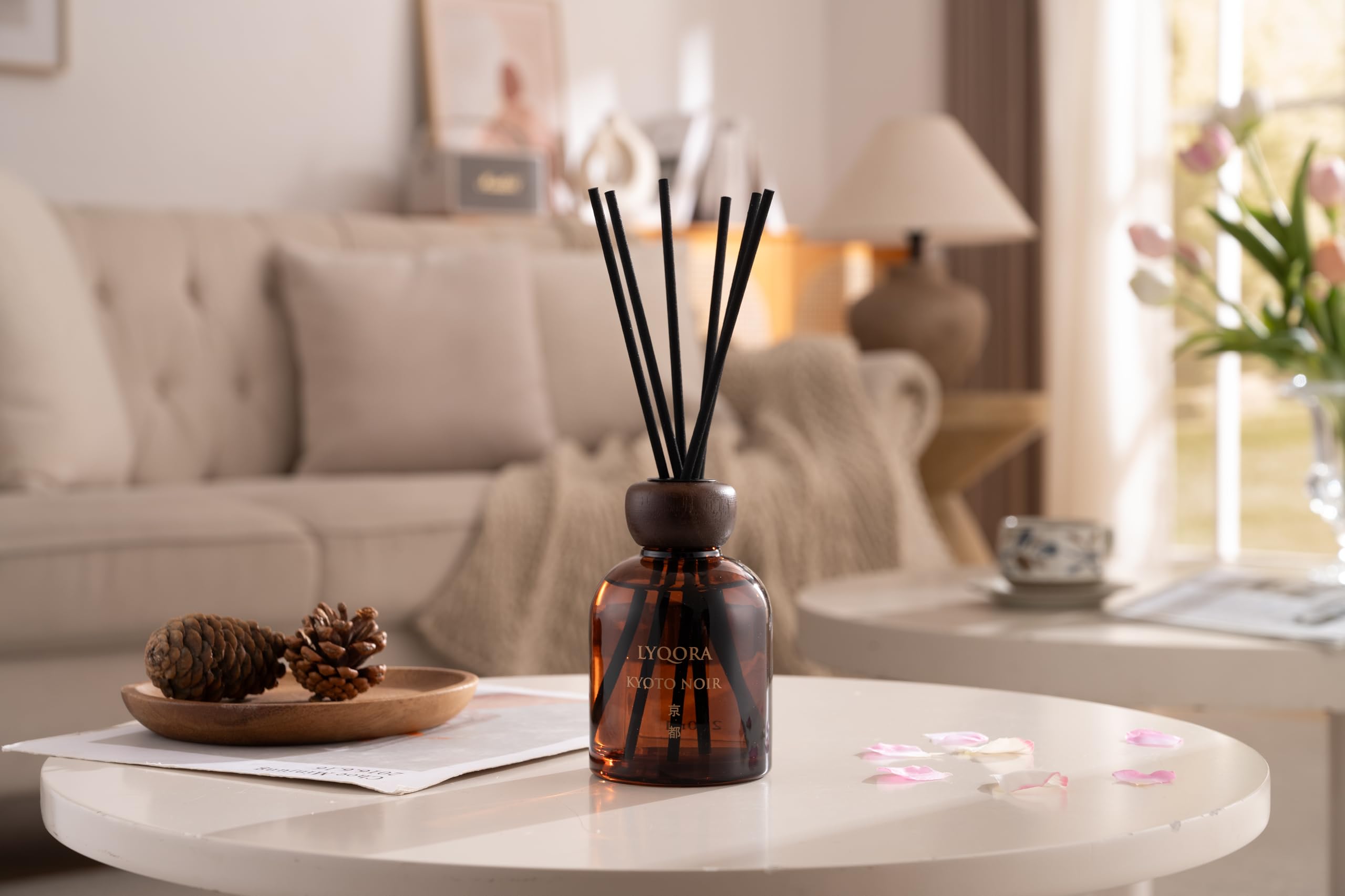 Kyoto Noir Luxus Raumduft – Premium Duftstäbchen 200 ml | Luxus Raumduft im edlen Amberglas mit Holzdeckel. Elegante Noten von Moschus & Amber für ein luxuriöses Premium Ambiente