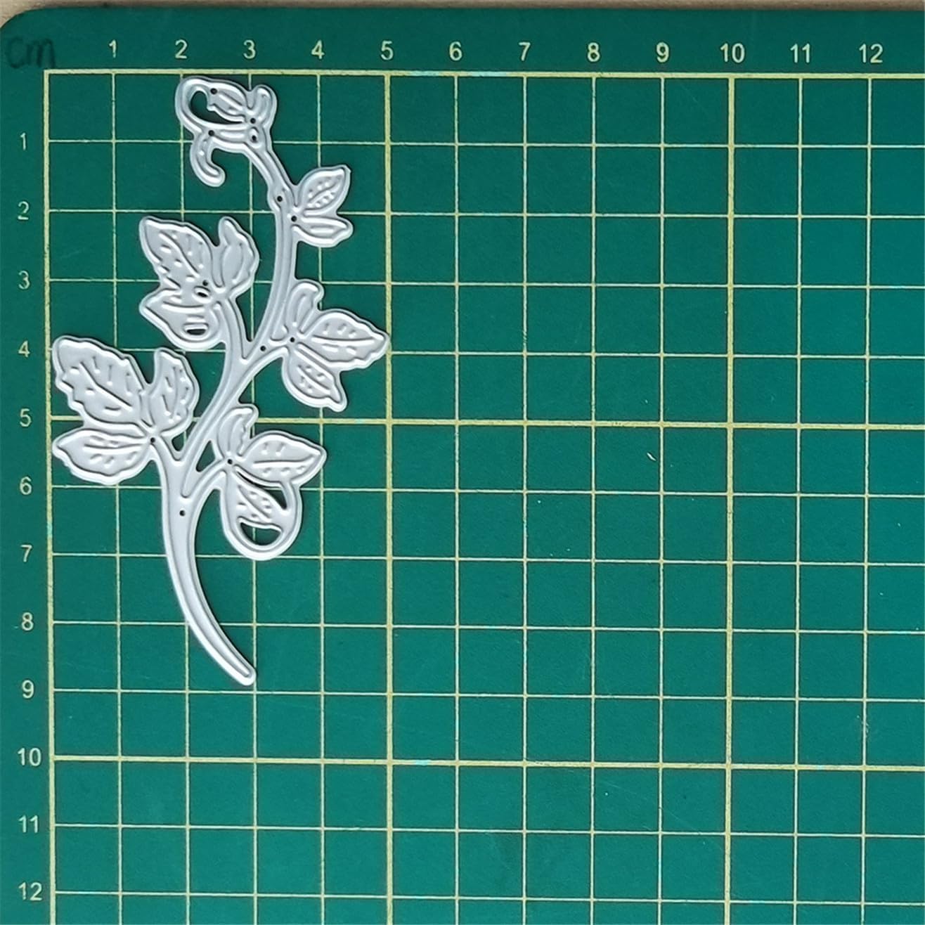 Cutting Dies Metal Stencils Scrapbooking Tools Flowers Lace Frame DIY Embossing Template for Paper Card Making Album Arts Crafts Supplies (A Flower Vine-8.8x5cm)