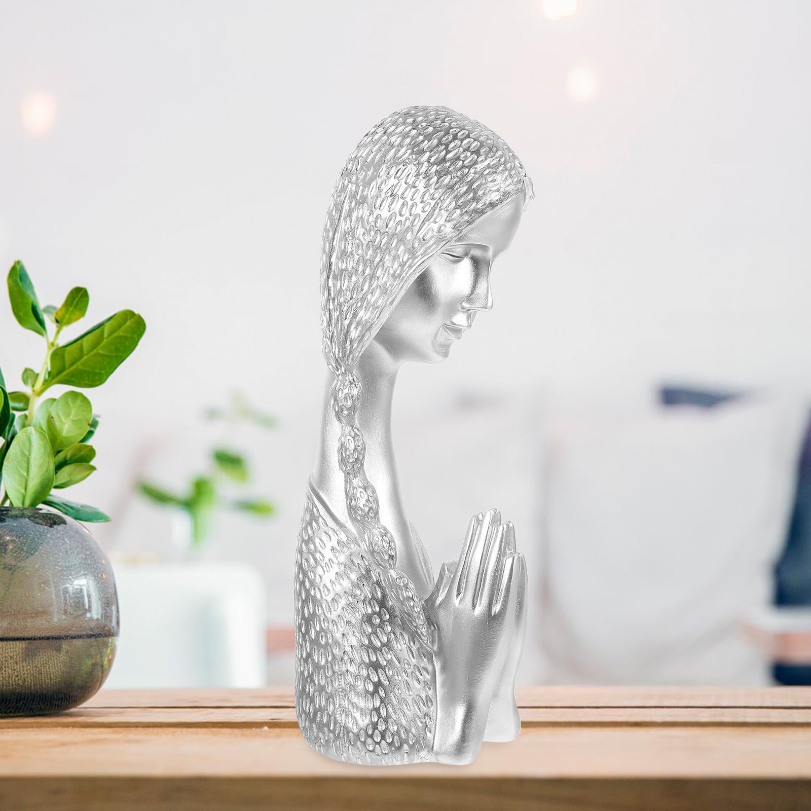 Busto Artesanal de Resina Niña Rezando Estilo Nórdico Minimalista
