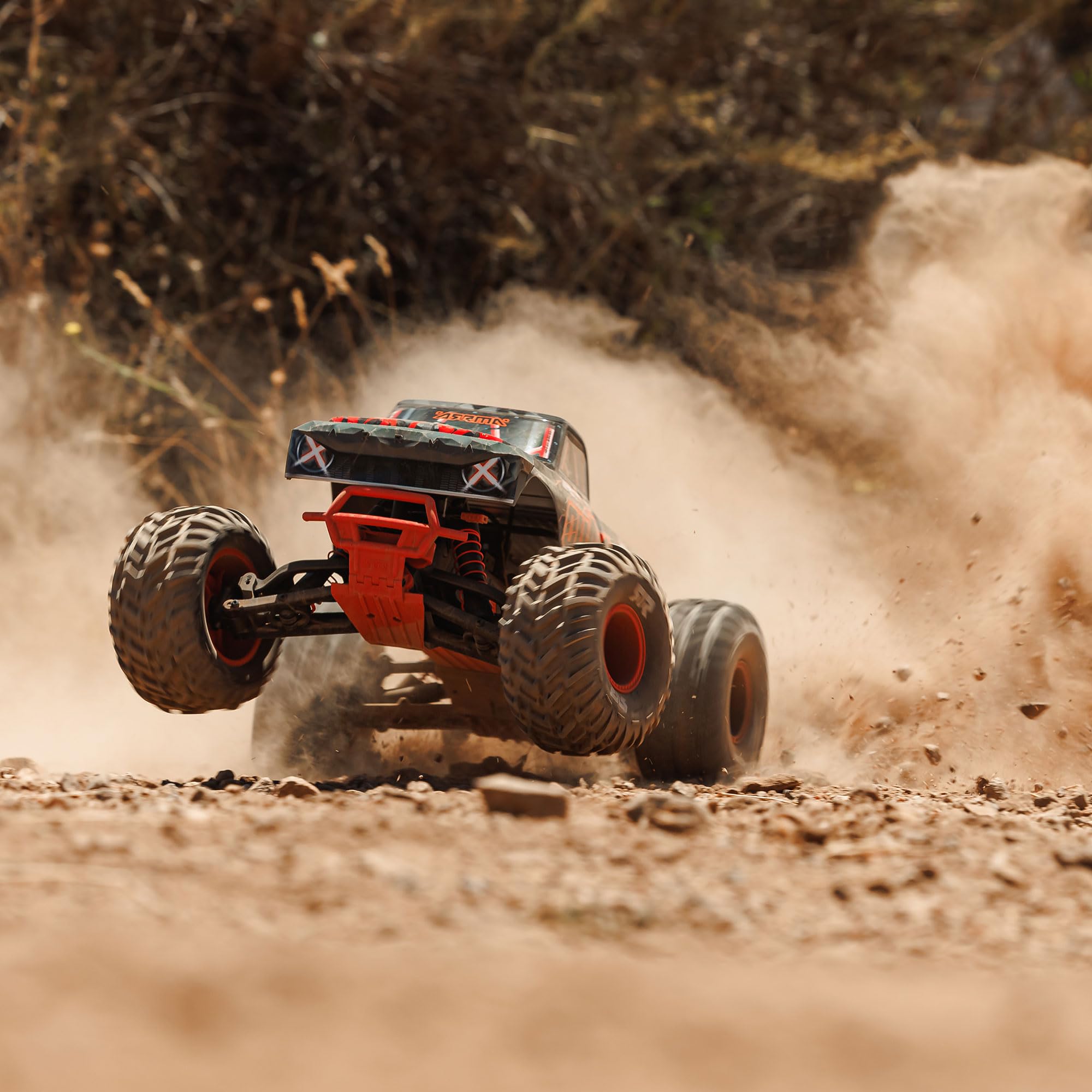 ARRMA 1:10 Quake 223S DSC 2WD RTR Brushless Monster Truck Basher – Ready-to-Run, bis 80 km/h schnell, Robustes Design, 2S/3S kompatibel, ohne Akku & Ladegerät, Rot