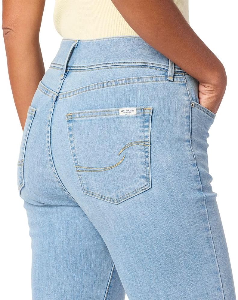Levi Strauss Signature Gold Women's Size Totally Shaping Ultimate Pull-On Capri Mid-Rise Stretch Denim (Available in Plus)