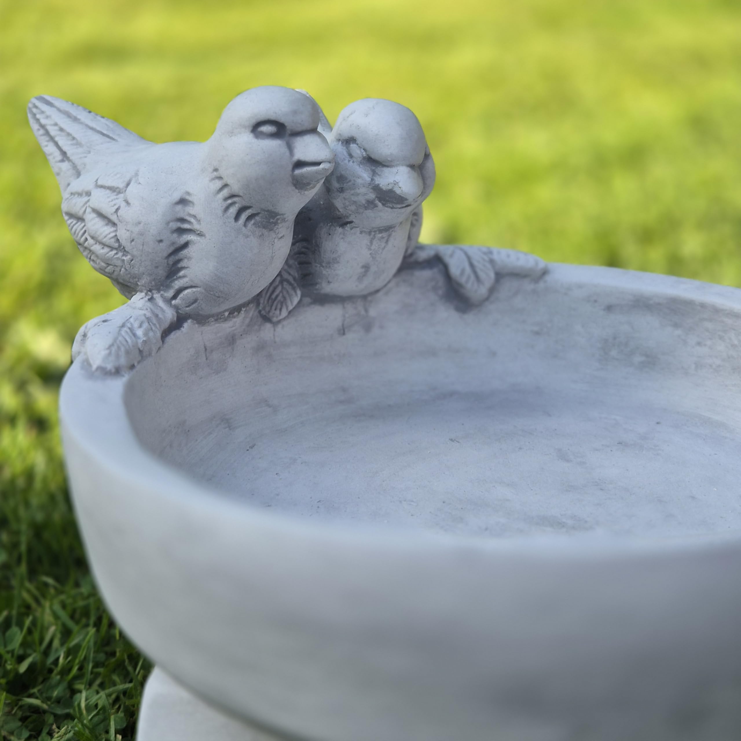 FABRIQ Abreuvoir 36 cm – 7 kg en pierre coulée – Abreuvoir classique pour oiseaux avec motif d'oiseau – Résistant aux intempéries et au gel – Décoration de jardin