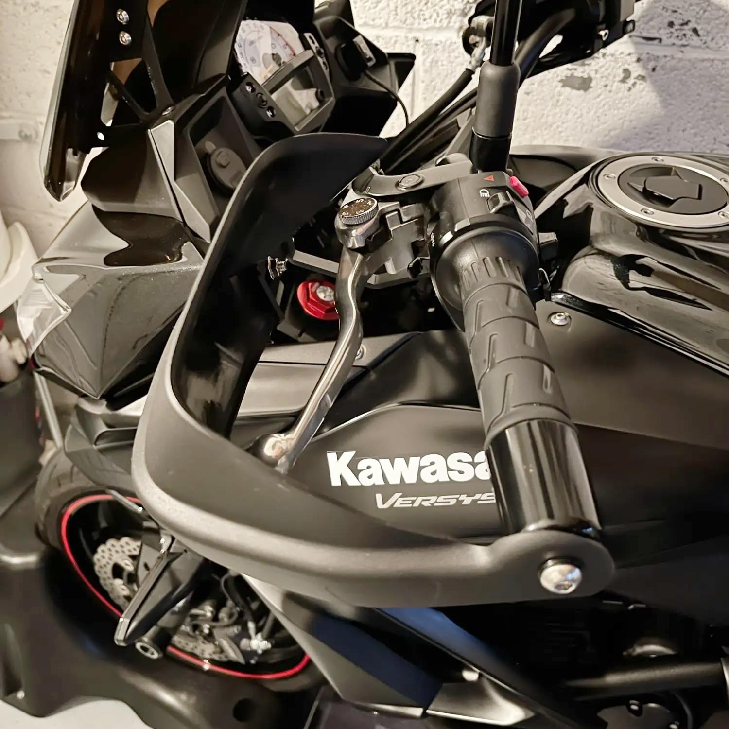 XX eCommerce Guidon Protège-mains Protège-mains Protecteur d'embrayage de frein Déflecteur de pare-vent Compatible avec K-awasaki Z900 Versys 650 G310R Versys650 1000 Z 900 Accessoire