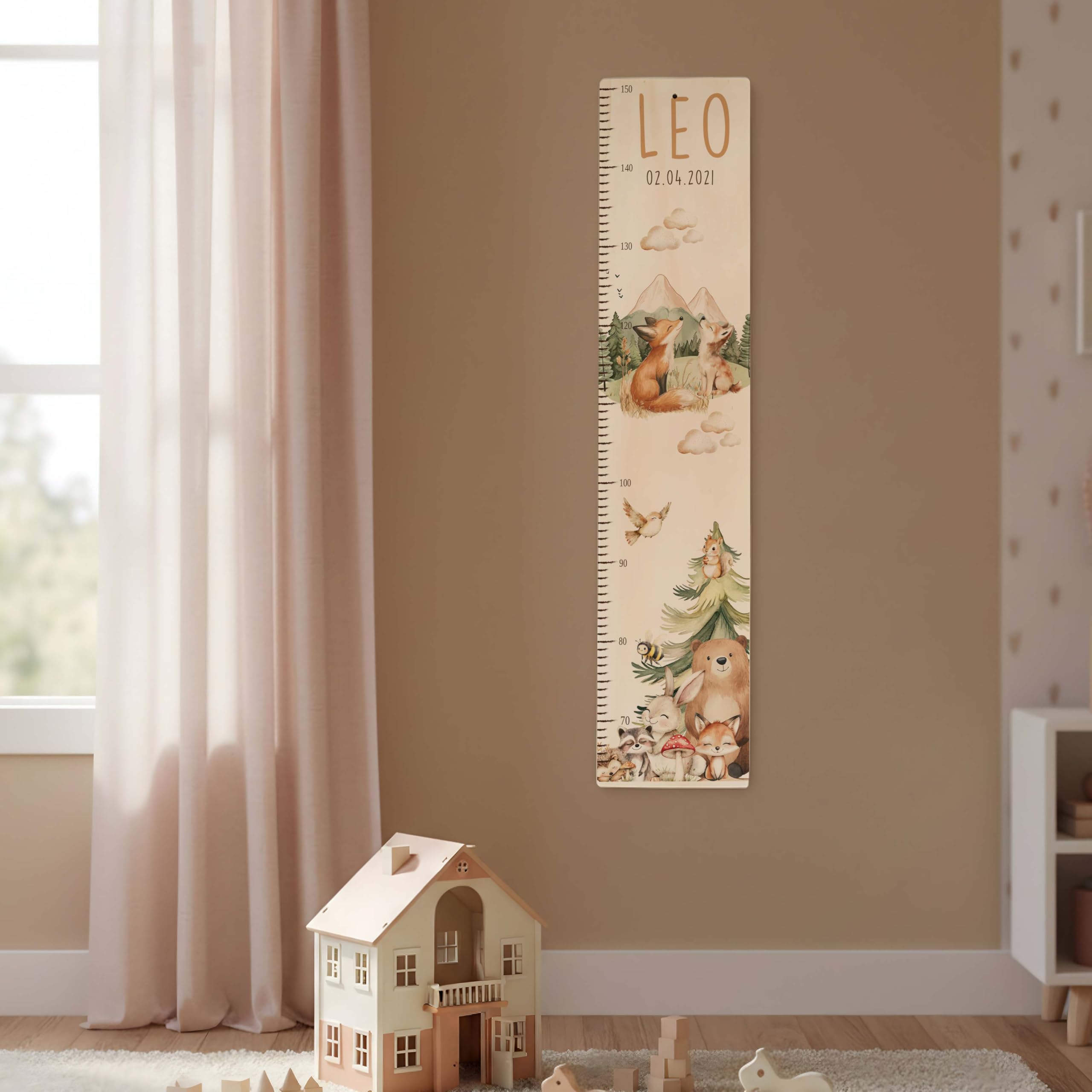 Kidsmood - Personalisierte Messlatte Kinder aus Holz – Hochwertige Messleiste & Wand-Deko für Baby- & Kinderzimmer mit abenteuerlichem Fuchs – Tolles Taufgeschenk für Mädchen & Jungen - Skala 65-140cm