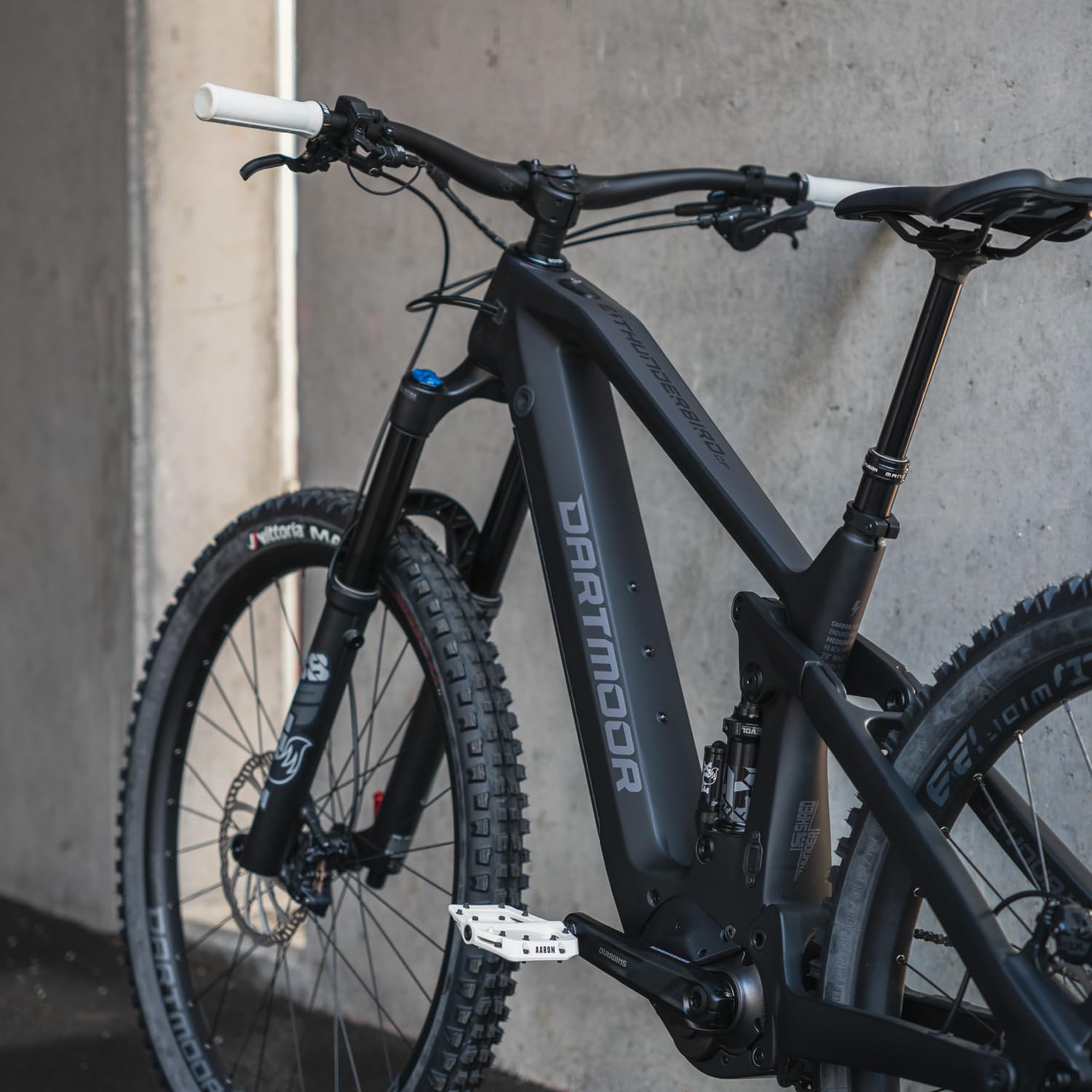 AARON Pédales Dirt MTB en fibres de nylon ultra légères avec roulement à billes industriel scellé, antidérapantes grâce à 8 broches interchangeables, pédales de vélo pour dirtbike, vélo électrique,