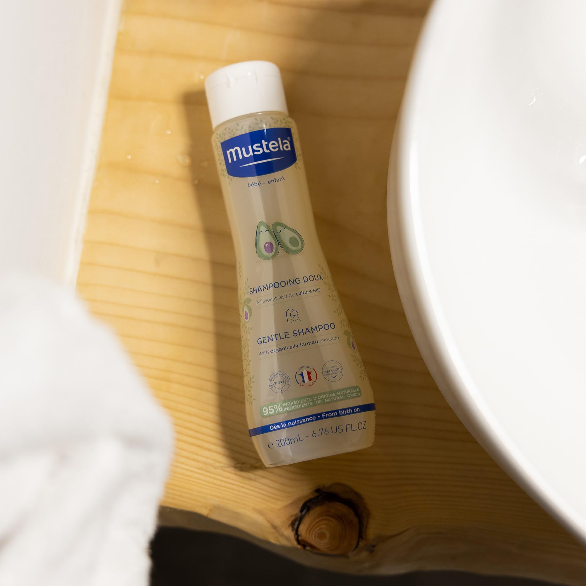 Mustela Shampoo Dolce al Perseose di Avocado BIO e Camomilla, Corpo e Capelli, Neonati, Bambini, Tutta la Famiglia - Evita la Formazione dei Piccoli Nodi, Non Brucia (200ml)