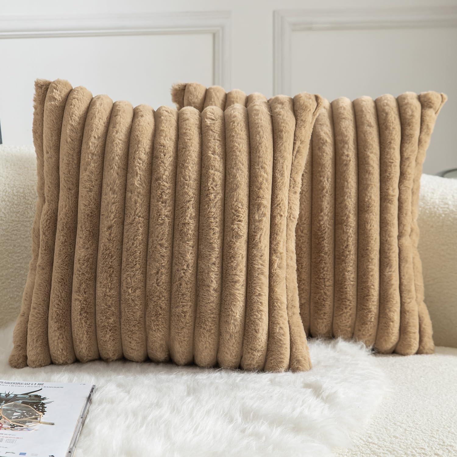 Mandioo Set van 2 decoratieve kussenhoezen 30 cm x 50 cm kunstbont gestreepte pluche zachte kussenslopen kussenslopen slaapkamer woonkamer bank thuis 66x66 inch kameel