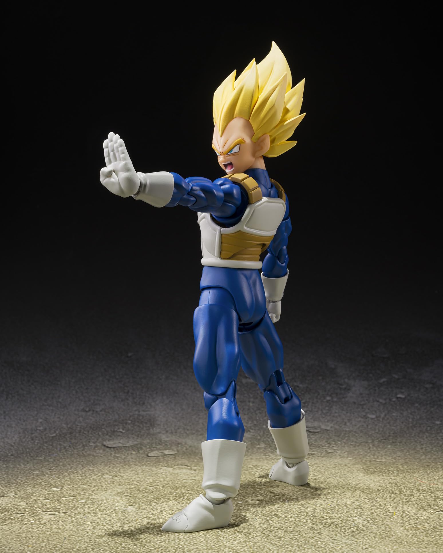 TAMASHII NATIONS - Dragon Ball Z - Super Saiyan Vegeta (Dangerous Pride) S.H.Figuarts Action Figure