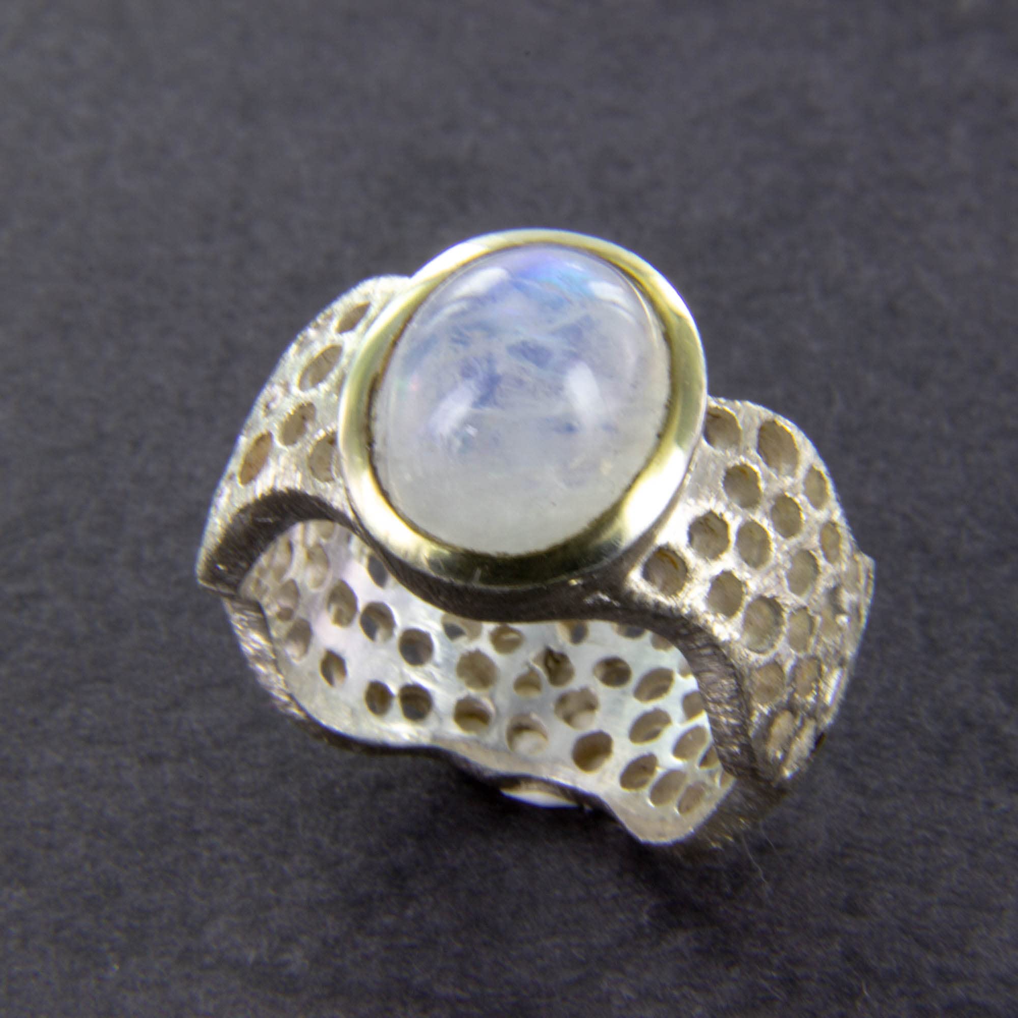 Mondstein Silberring gebürstet im Lochgitterdesign Sterling Silber mit feiner Goldauflage