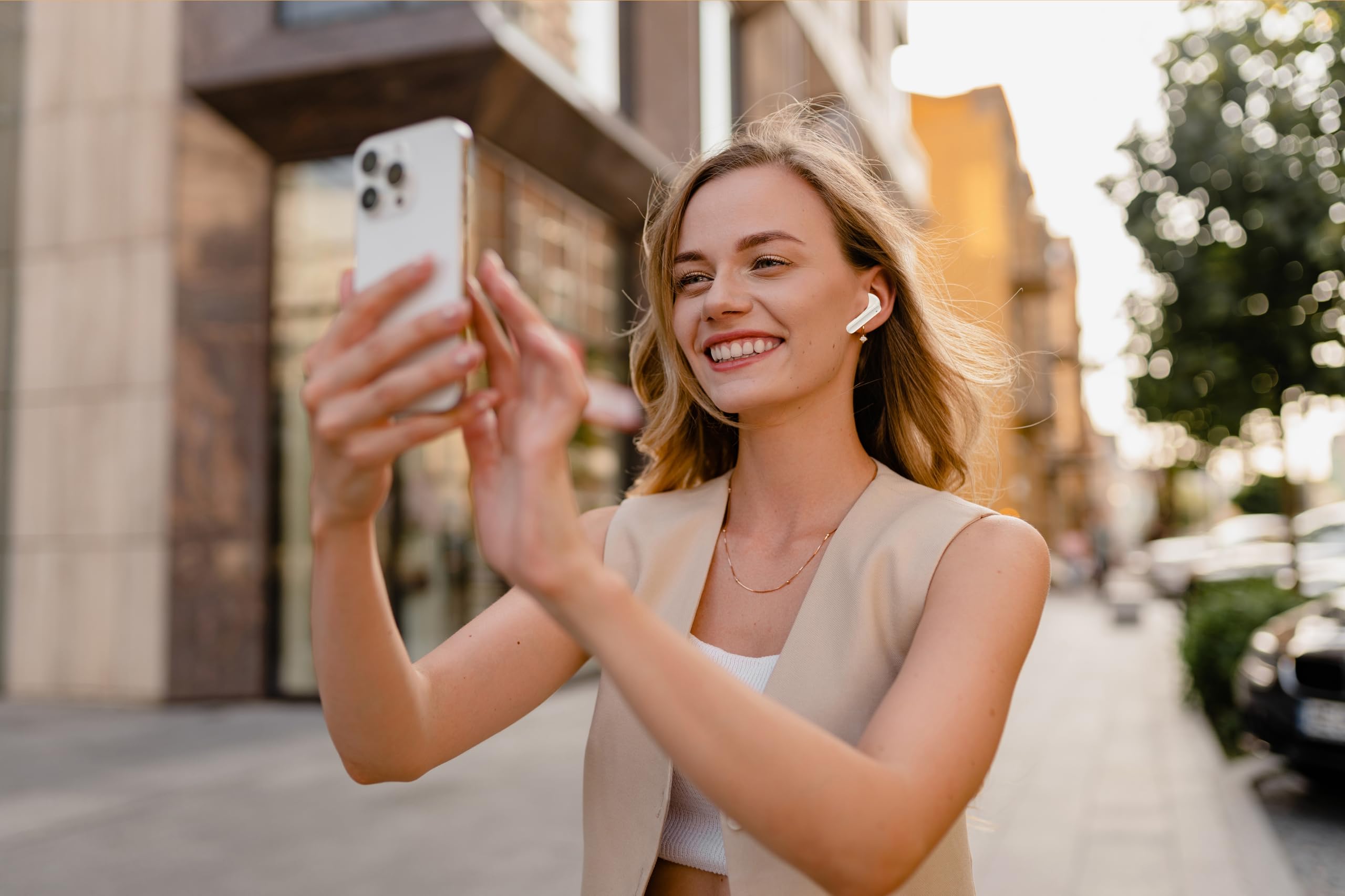 WYE Auricolari wireless Bluetooth 5.4 con Quad Mic ENC, connettività multi-punto, resistenza all'acqua IPX5, design sicuro, custodia di ricarica USB-C e 6 ore di autonomia, beige