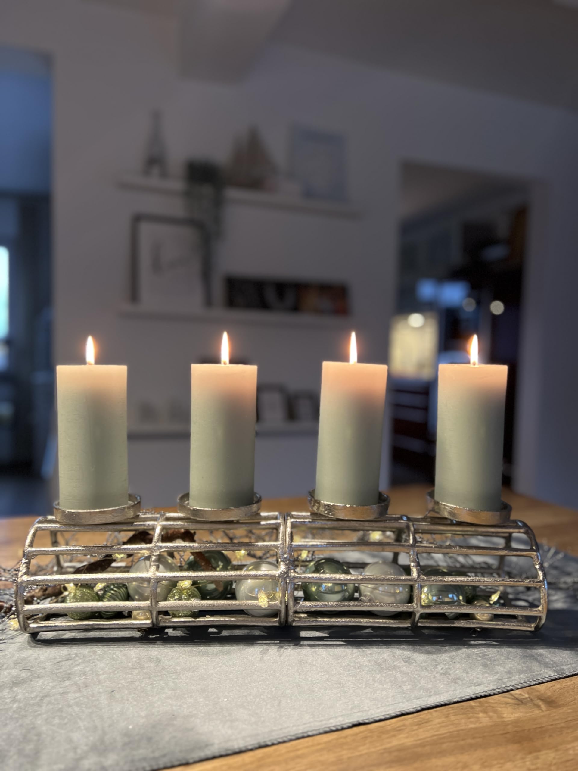 Brandsseller Adventskranz | Länge 51 cm Höhe 13 cm | Weihnachtskranz | Kerzenhalter | Deko Adventsgesteck | Aluminium | Silber