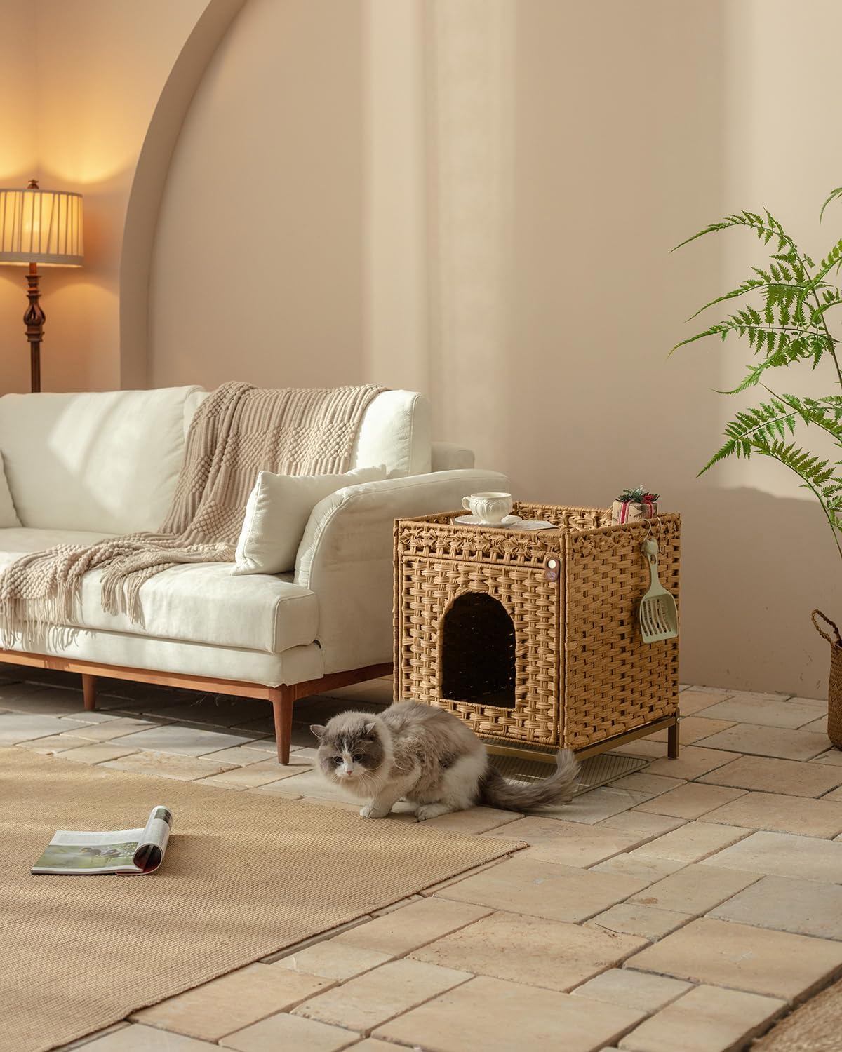 Mueble arenero Gatos Casa para Gatos, Muebles Ocultos con Patas de Metal elevadas, casa de ratán Trenzado a Mano con 2 Alfombra arenero Gato, 52 x 47 x 57 cm, Color Natural