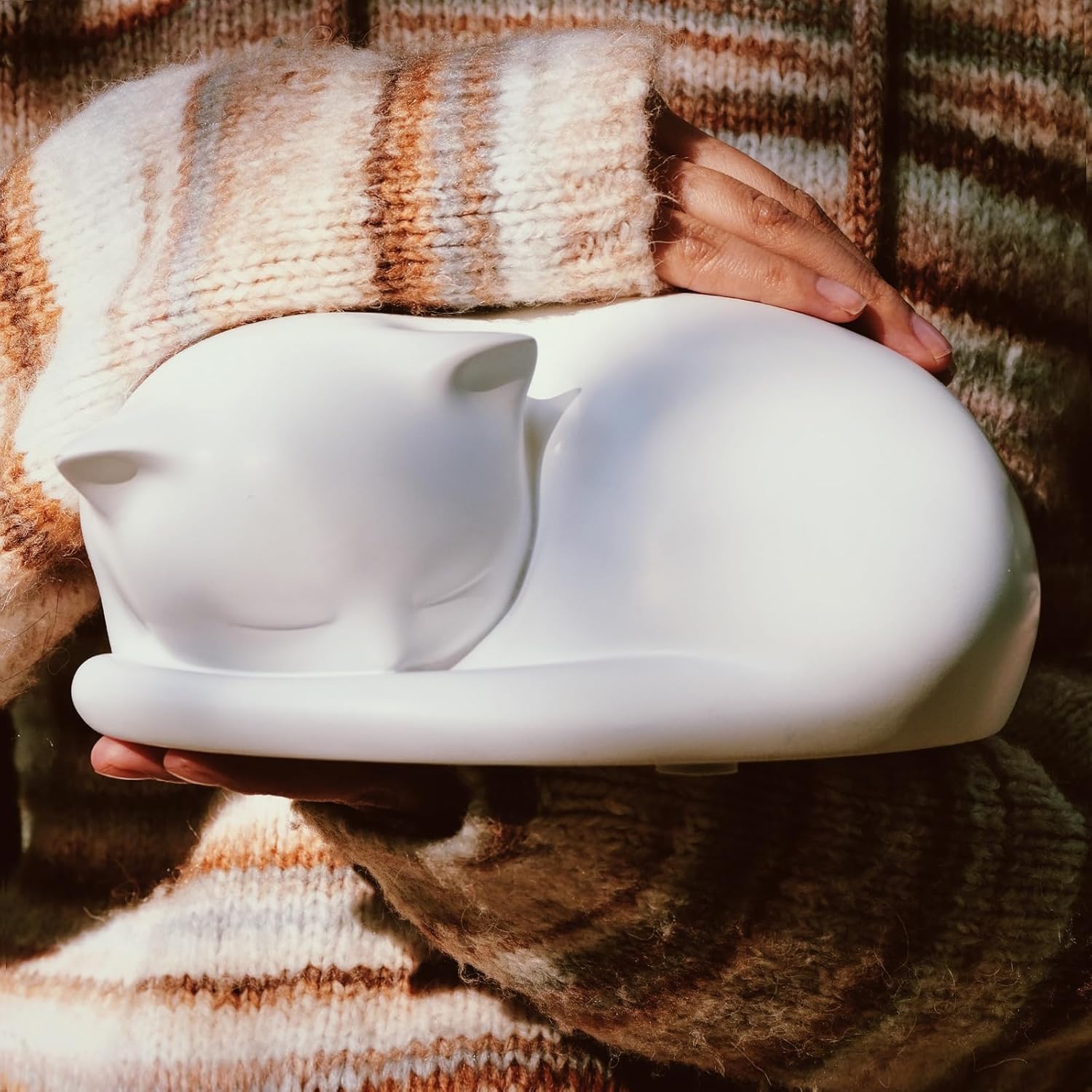 Cat Urn, Cat Urns for Ashes, Pet Urns for Cats, Sleeping Resin Cremation Cats Box for Ash, Pet Memorial Keepsake Funeral Urn, A Sleeping Kitty Box for Ashes with Memorial Card (White)