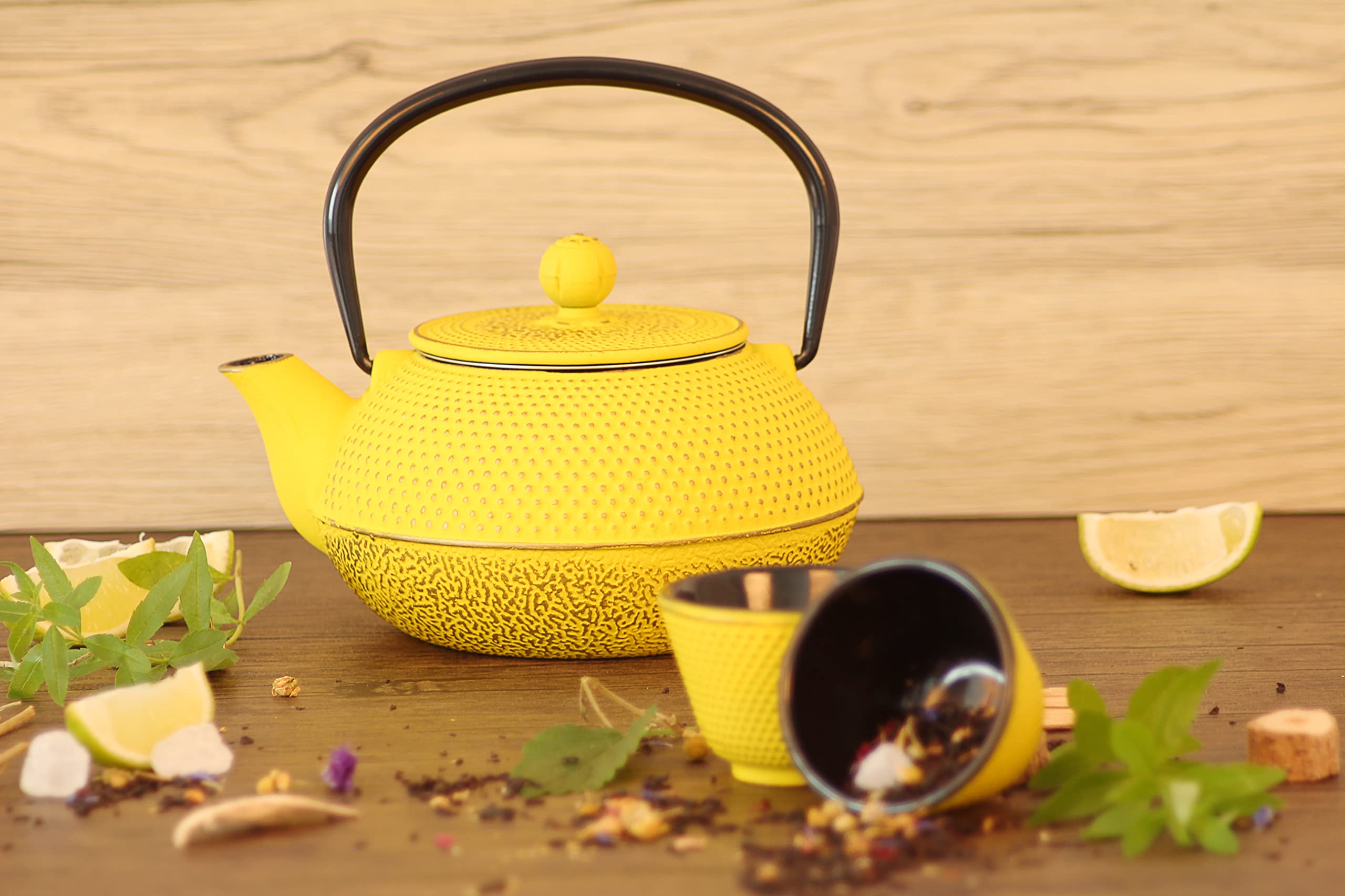 ECHTWERK Service à thé en fonte, théière 0,8 L avec passoire amovible, théière avec soucoupe, set de théières au design vintage pour la préparation de thé en vrac, jaune