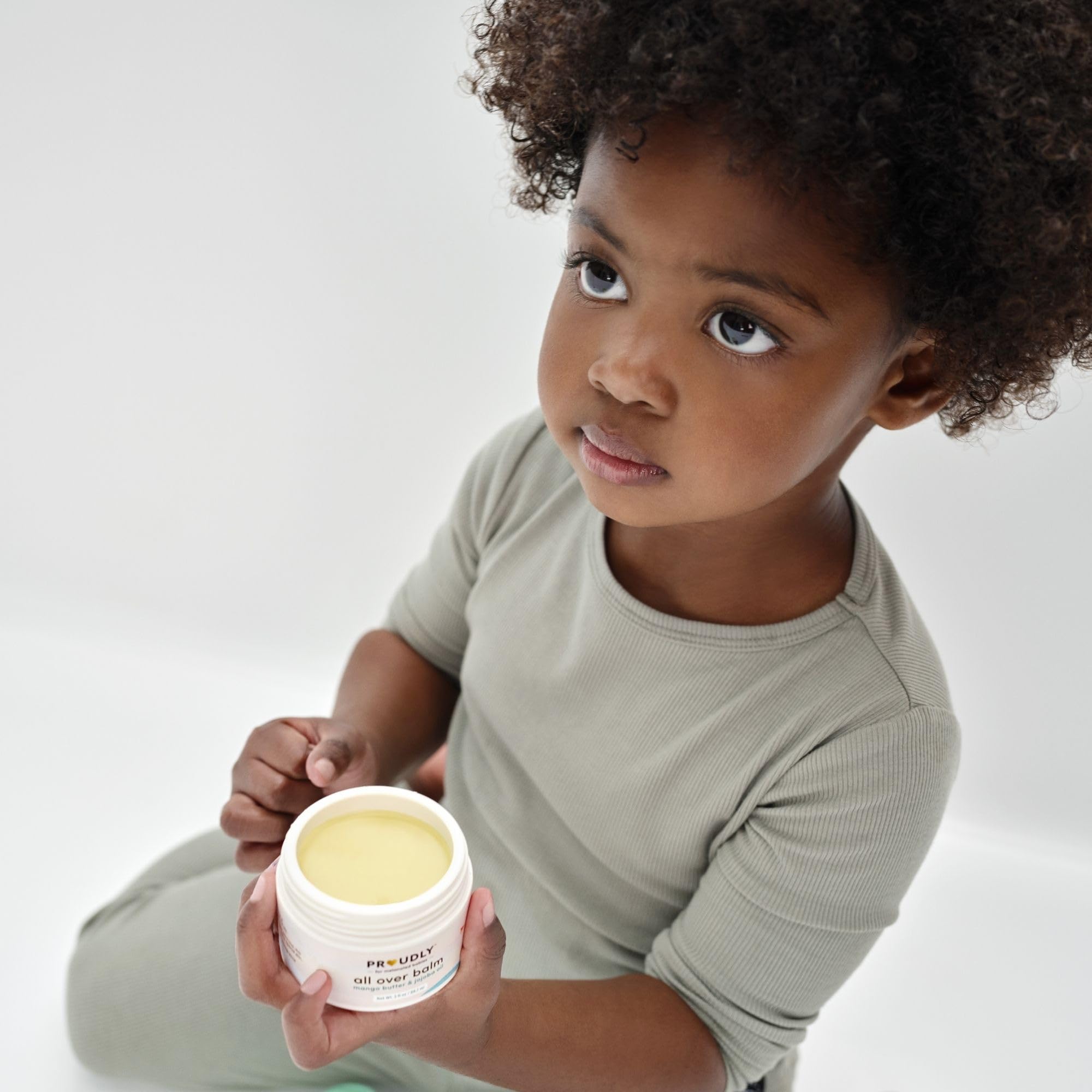 PROUDLY All Over Balm von Gabrielle Union & Dwyane Wade, hilft bei der Linderung von Wiegenmütze & Ekzemen, für schwarze und braune Babys, trockene, empfindliche Haut, frei von Frangrance