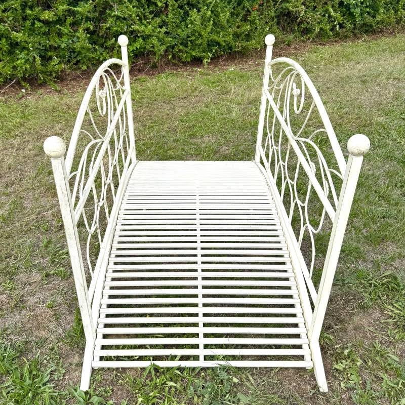 L'Héritier Du Temps Passerelle de Jardin en Acier Patiné Blanc Fonctionnelle Pont extérieur de Jardin pour Ruisseau 85x92x185cm
