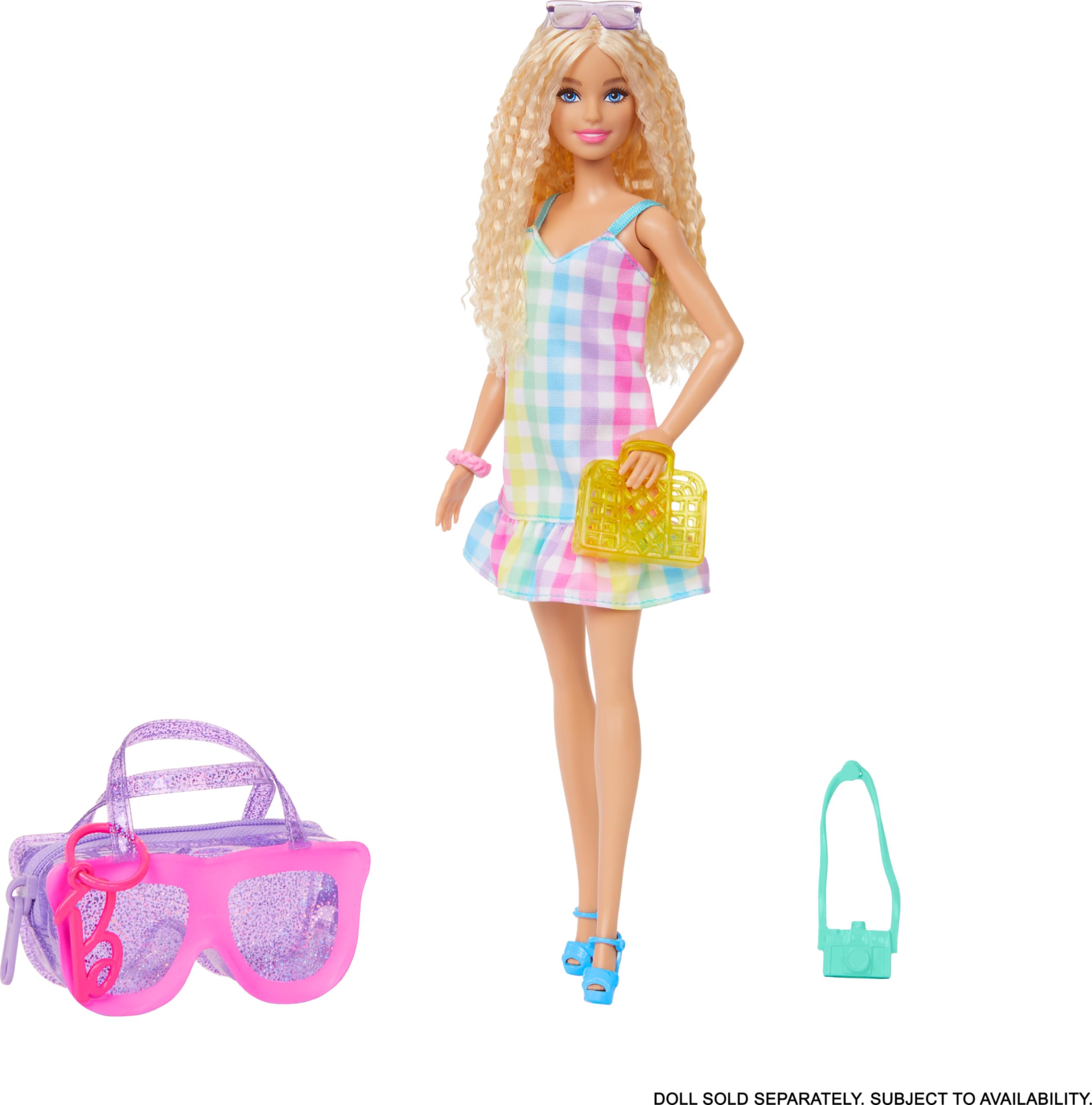 Barbie Ubrania i akcesoria, Luksusowa torba w kształcie okularów przeciwsłonecznych z brelokiem, wielokolorowa sukienka w kratkę i letnie akcesoria dla modnych lalek