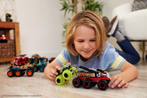 Hot Wheels Monster Trucks Gros Engins Camion à l’échelle 1/64 avec 6 Roues pour Transporter ou remorquer d’Autres véhicules (Modèle aléatoire), HWN86 - 2