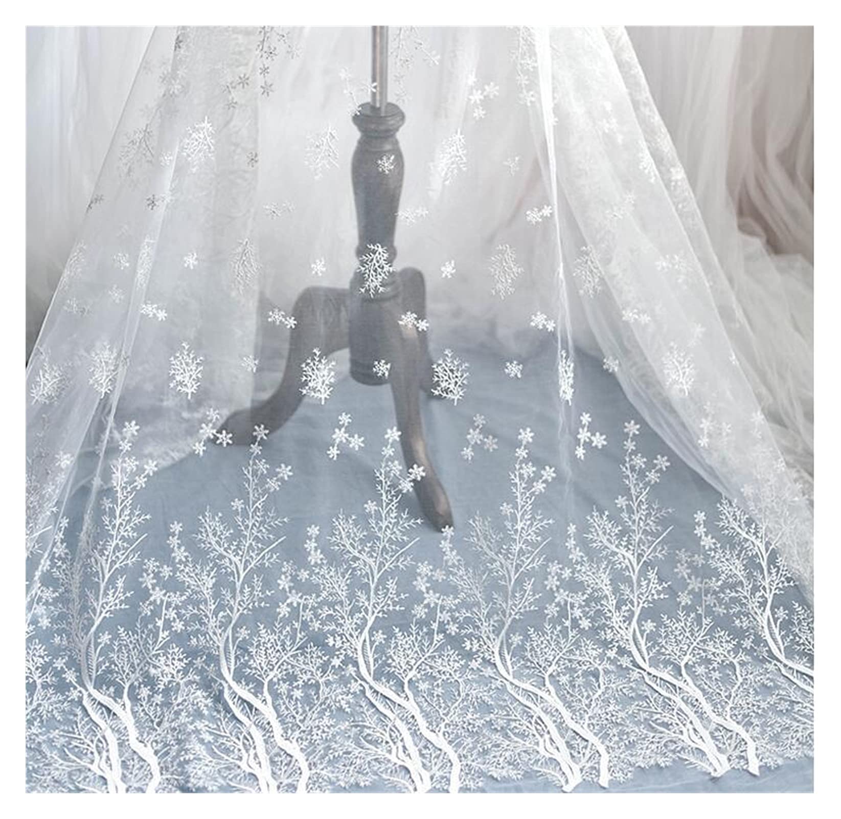 Tissu de dentelle jacquard blanche pour confectionner une traîne ou des manches de robe de mariée