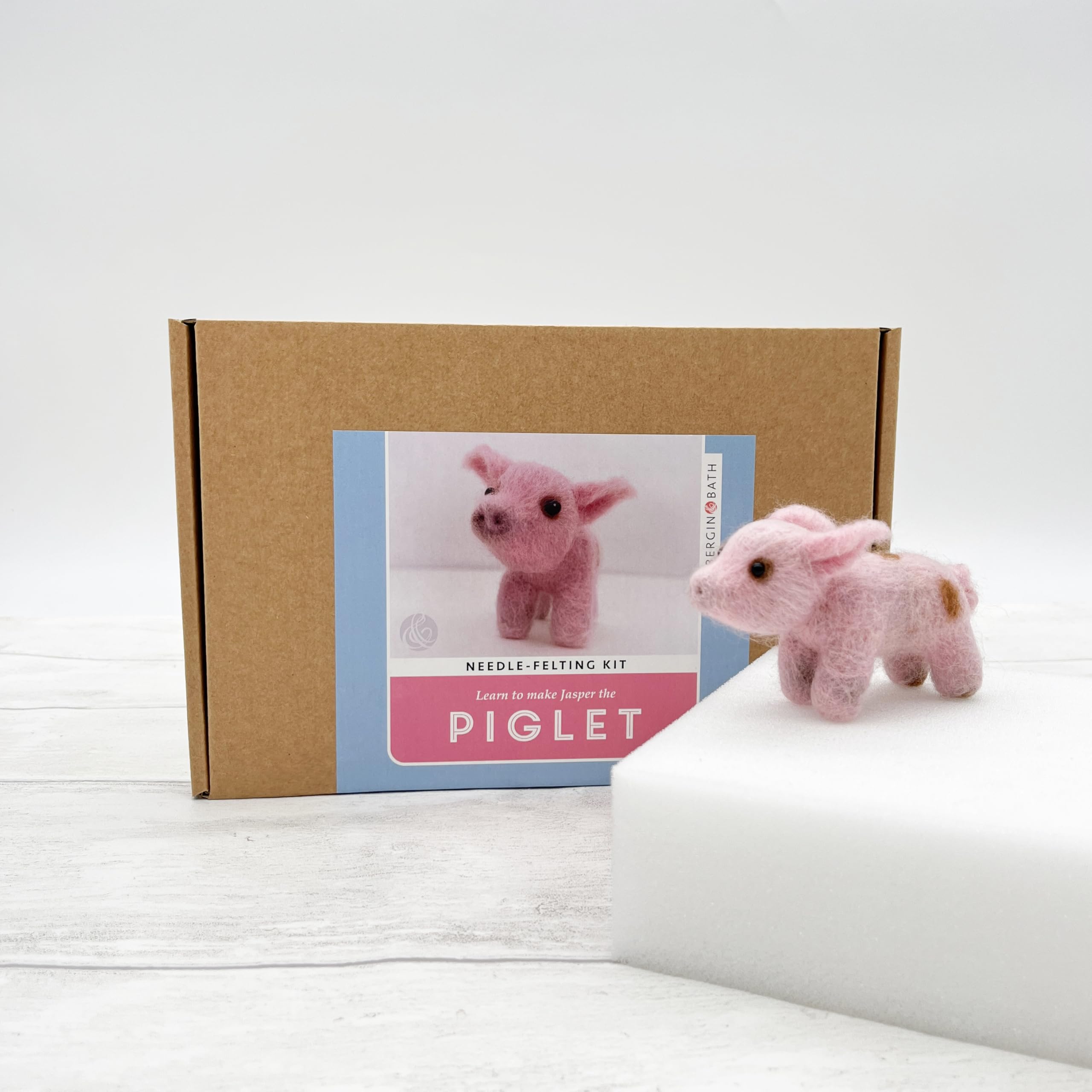 Bergin & Bath Needle Felting Kit, Piglet. Planet Friendly DIY Craft kit for Adults and Teens. (with Felting Mat)