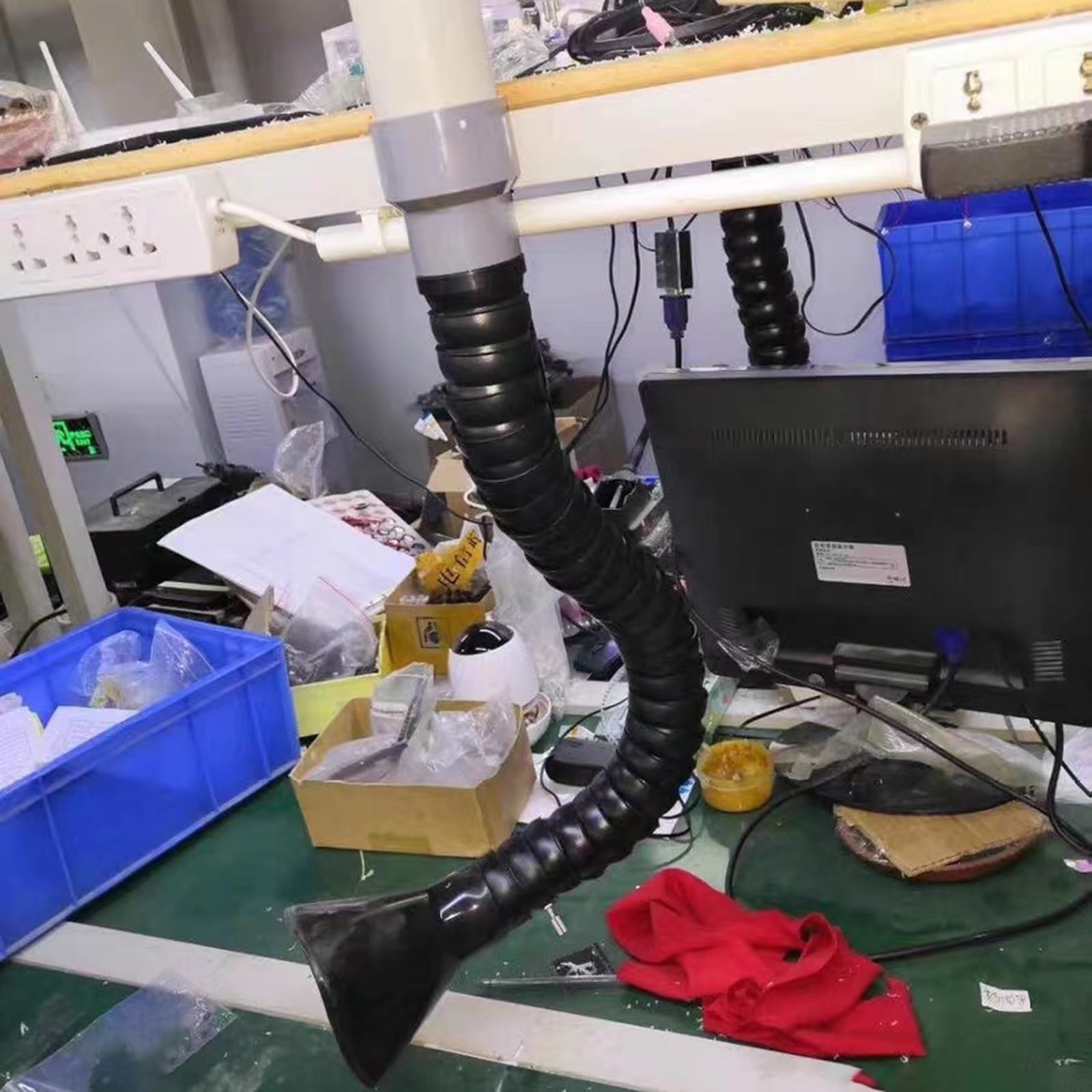 Conduit d'évacuation des fumées en version grise pour laboratoires de précision